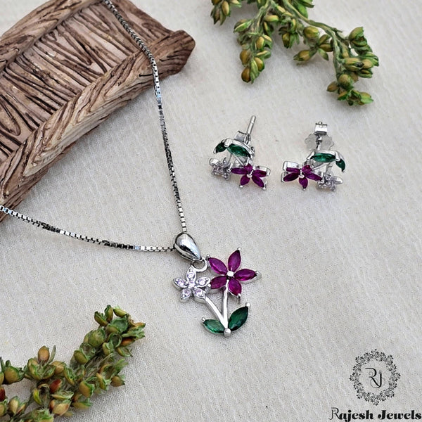 Outstanding Floral Silver Pendant Set