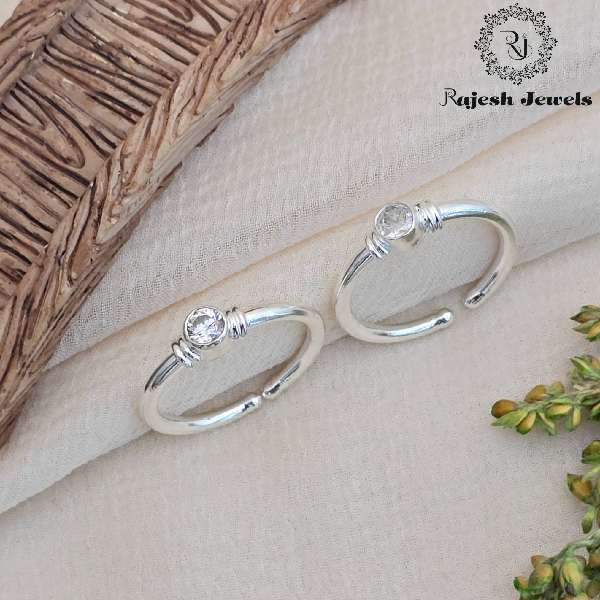 Sparkling Cutstone Toerings