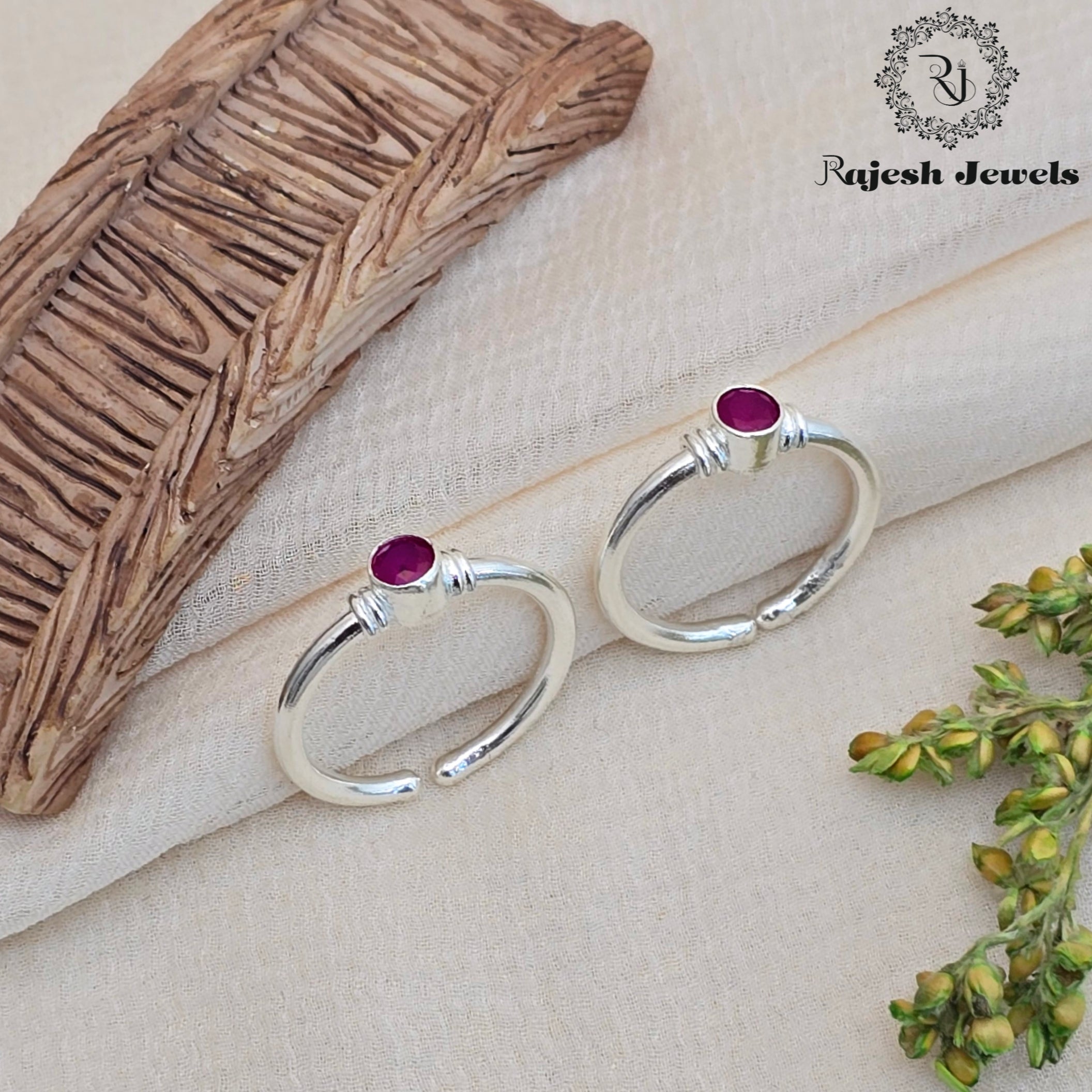 Alluring Silver Toerings