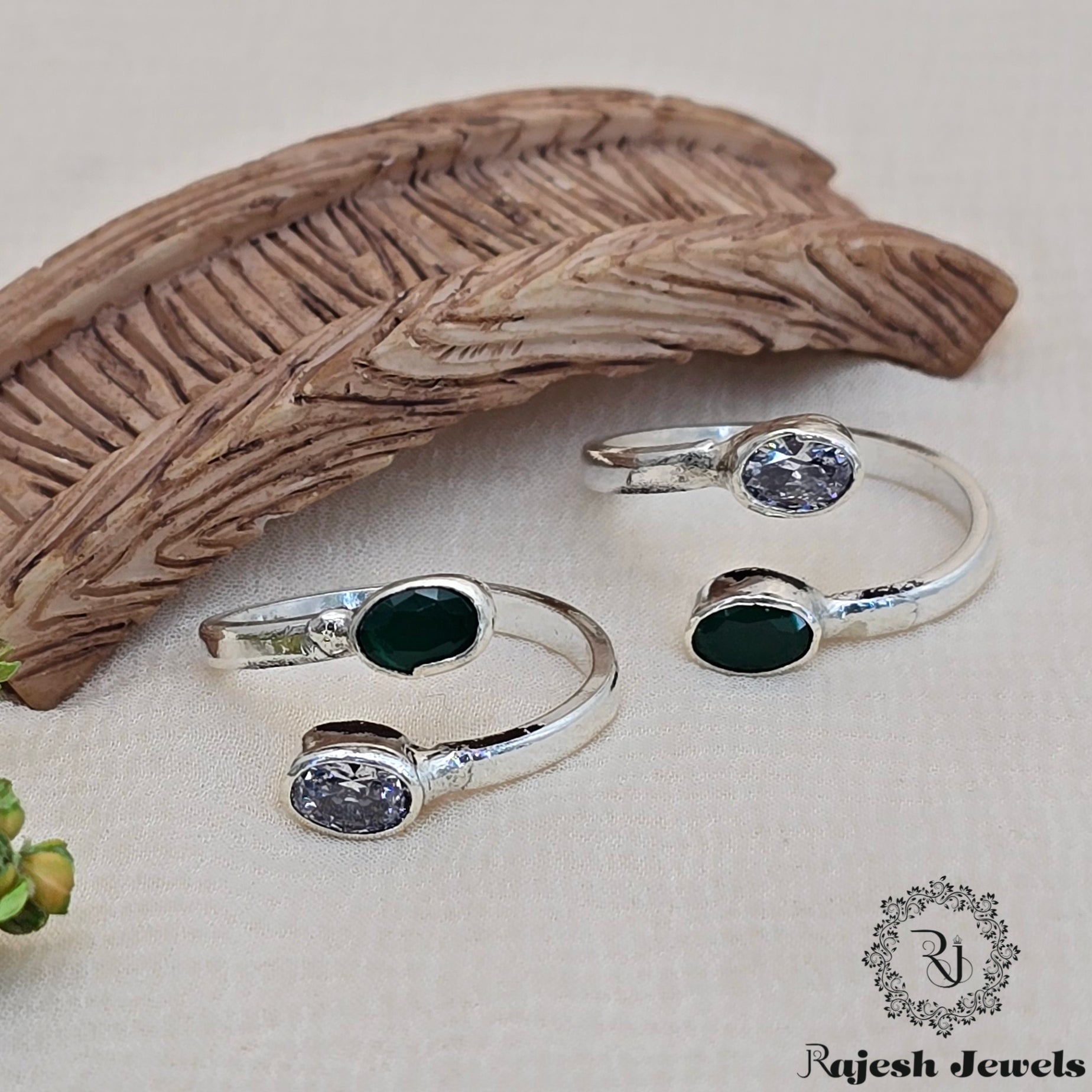 Opulent Silver Cutstone Toerings