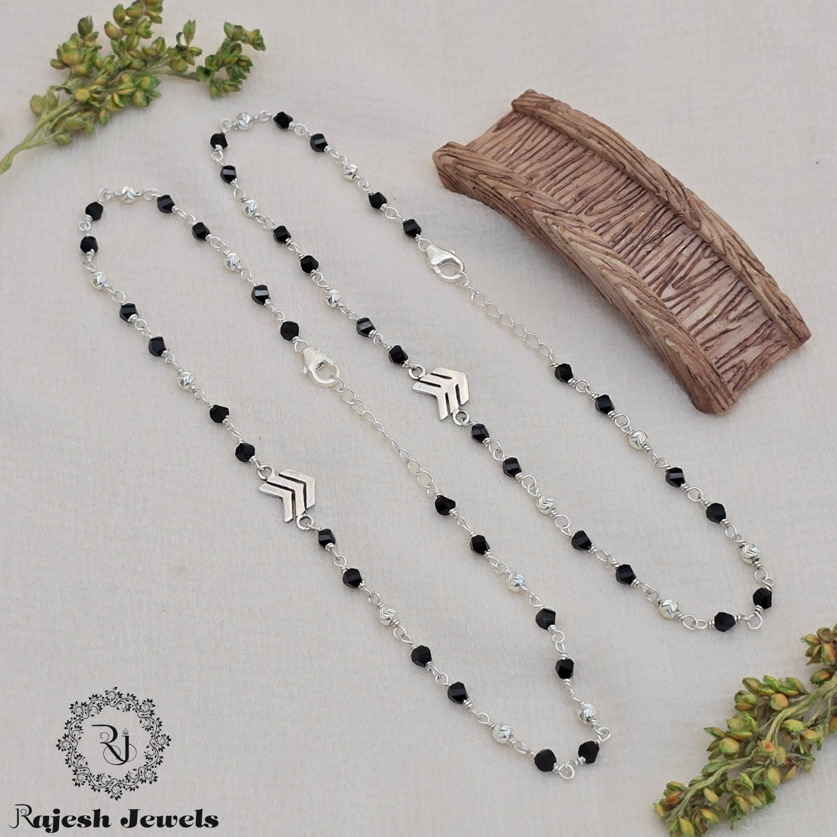 Classy Arrow Blackbead Sleek Anklet