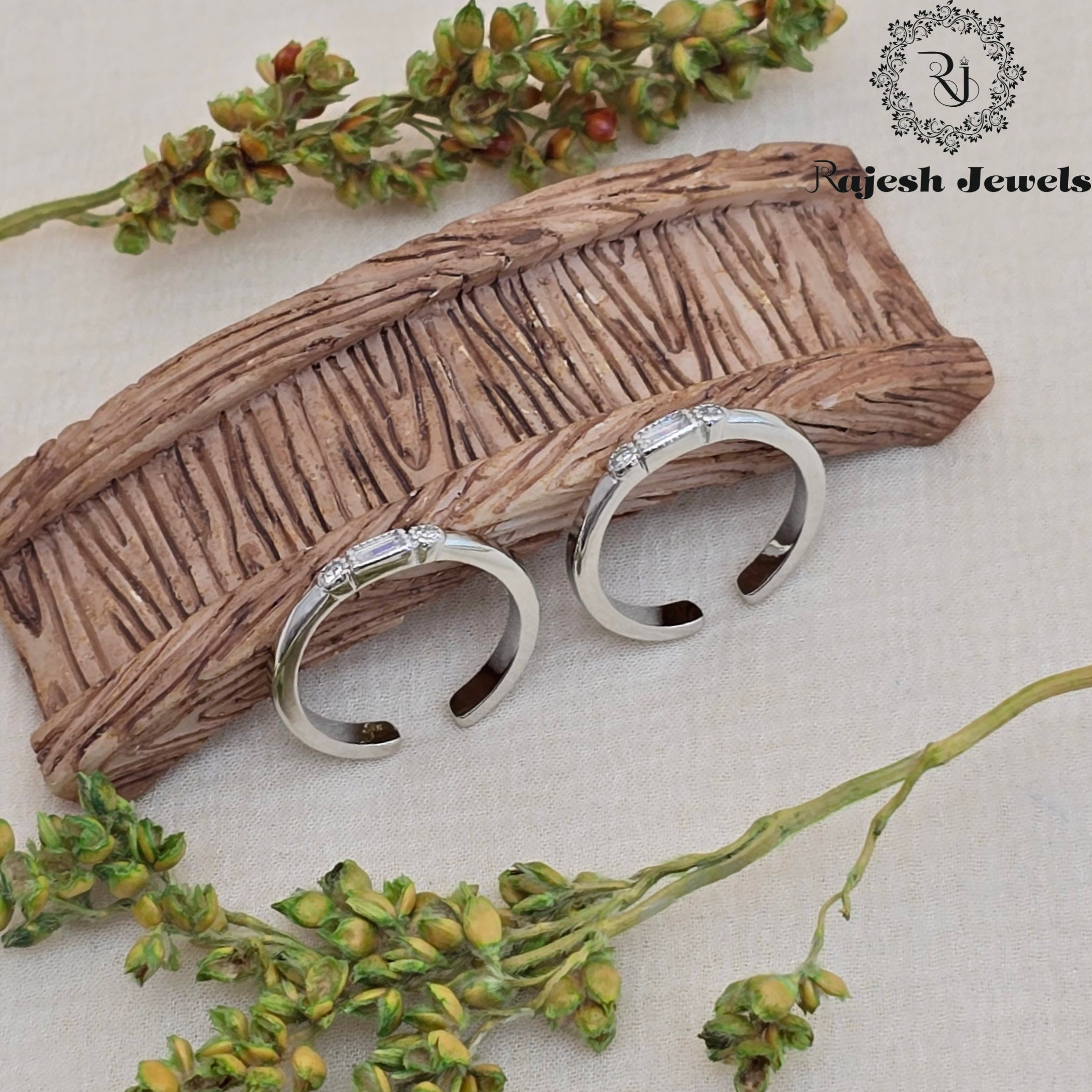 Sleek Slender Cz Toerings