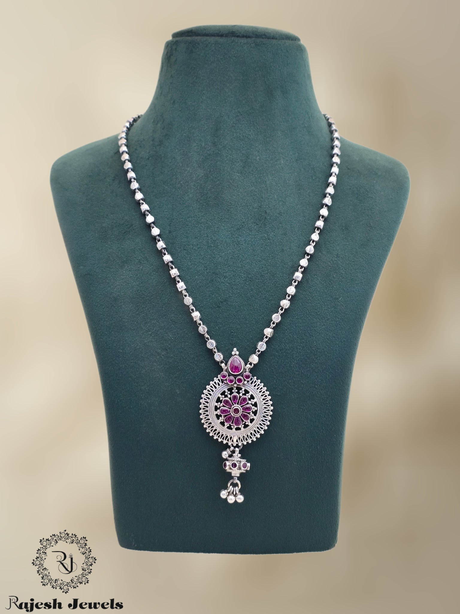 Spectacular Cutstone Oxidised Neckpiece
