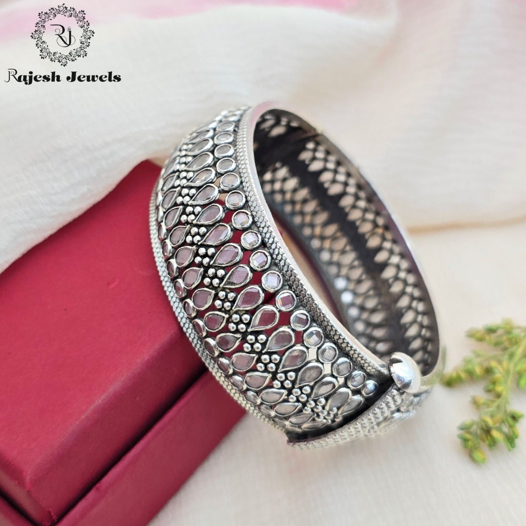 Vibrant Oxidised Polki Bangle