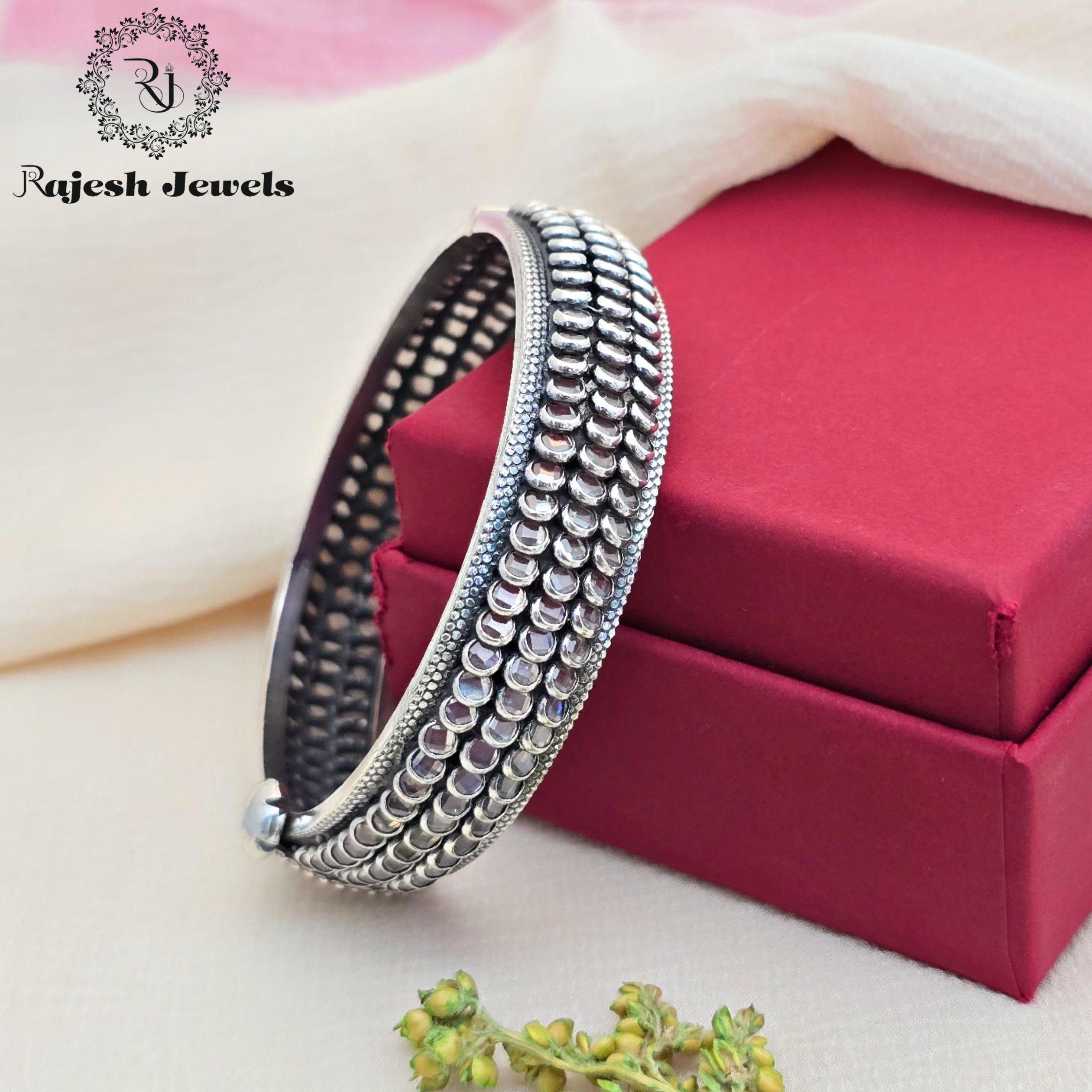Engaging Polki Bangle (Single)