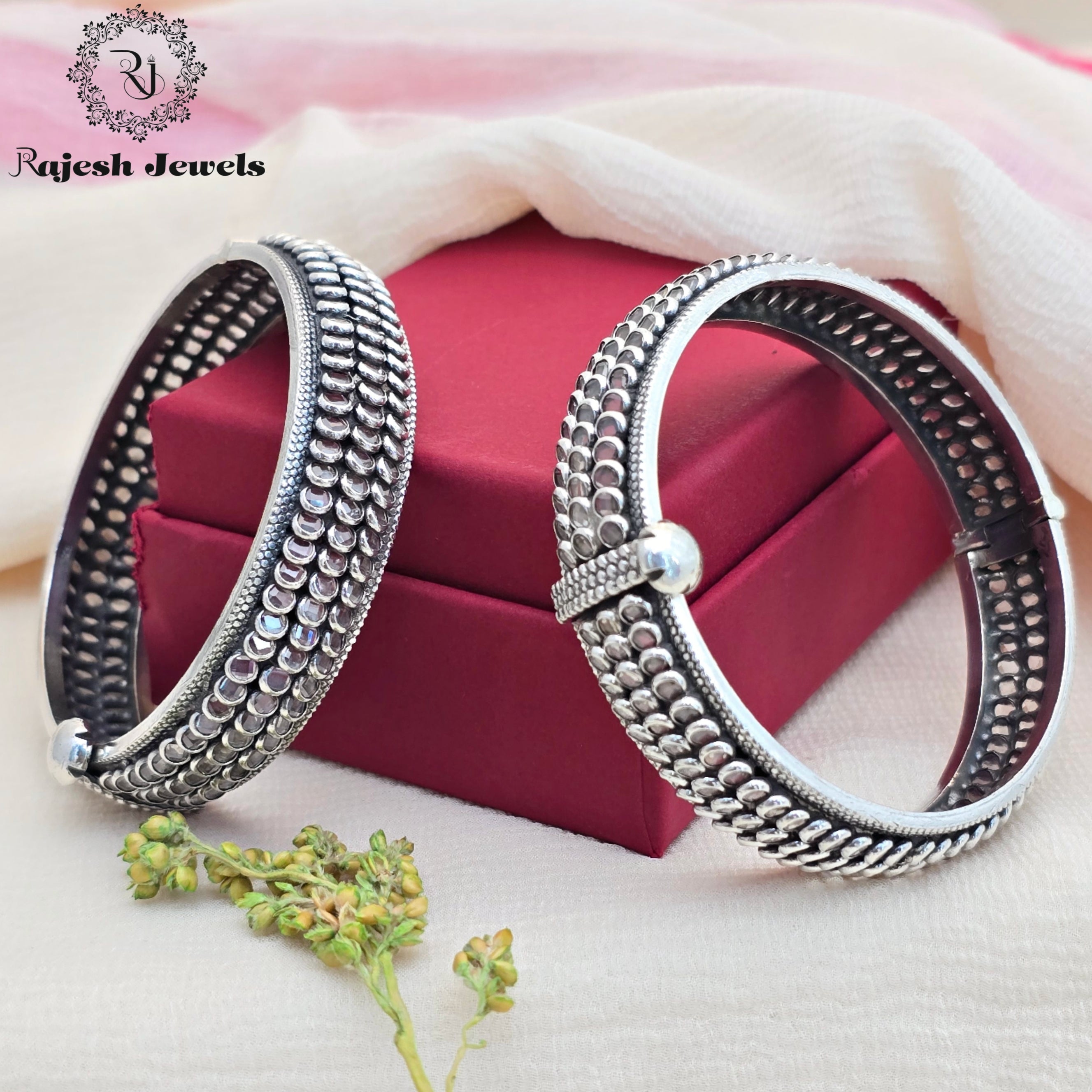Enchanting Polki Pair Bangle