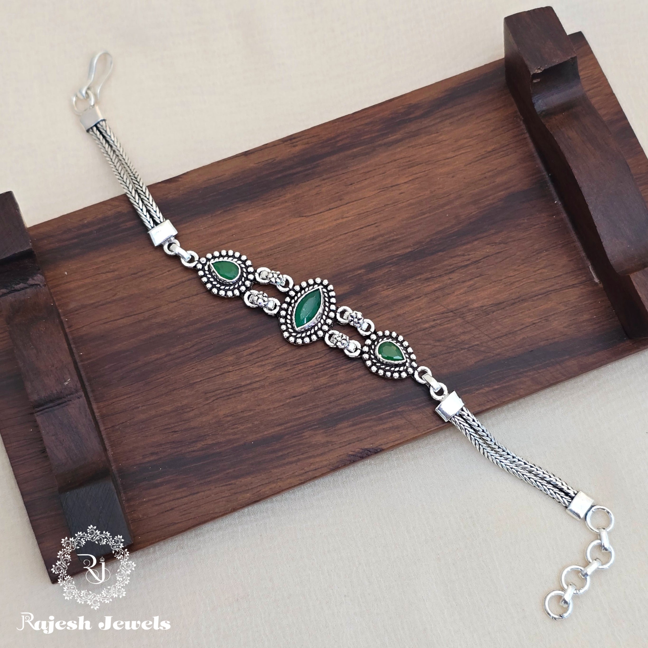Wonderful Green Cutstone Ladies Bracelet