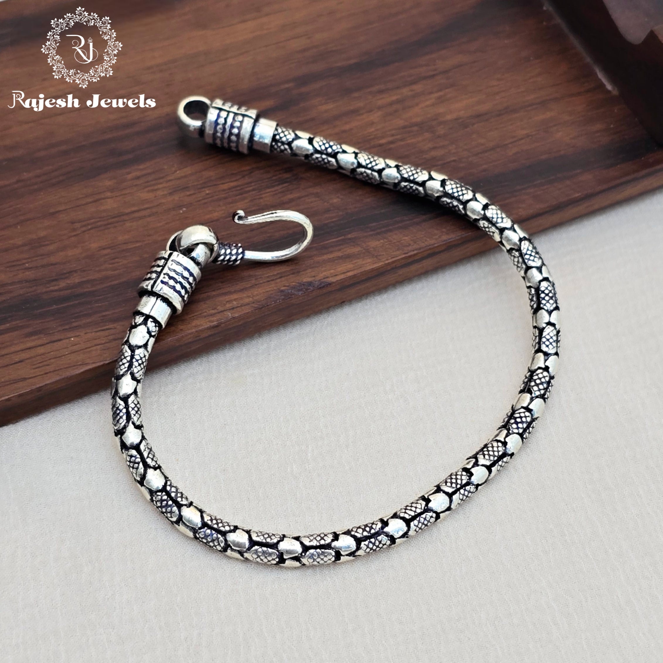 Vibrant Snake Cut Oxidised Men's Bracelet