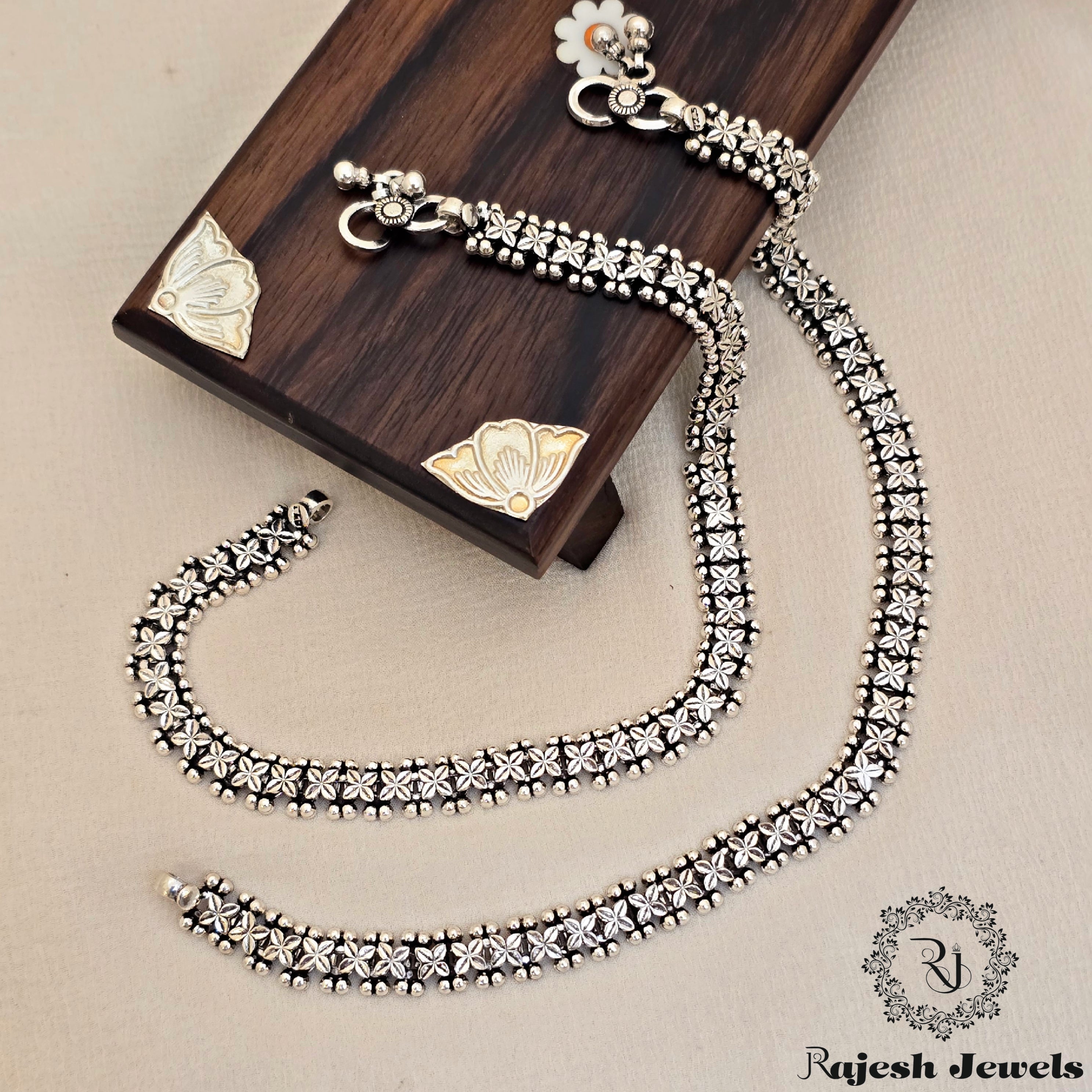 Picturesque Sleek Oxidised Dailywear Anklet