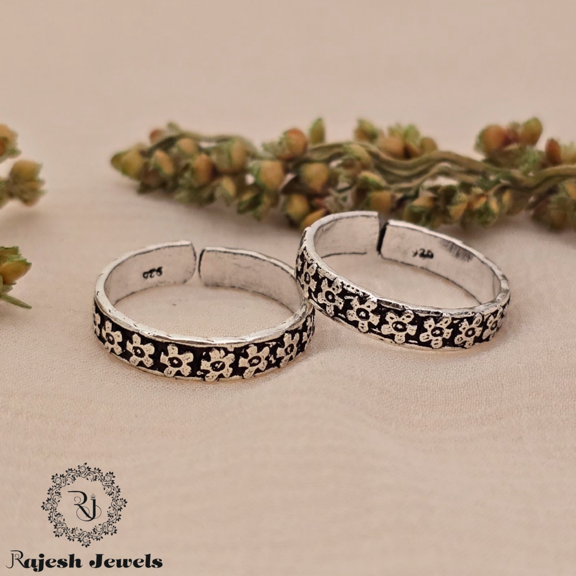 Infinity Floral Band Oxidised Toering