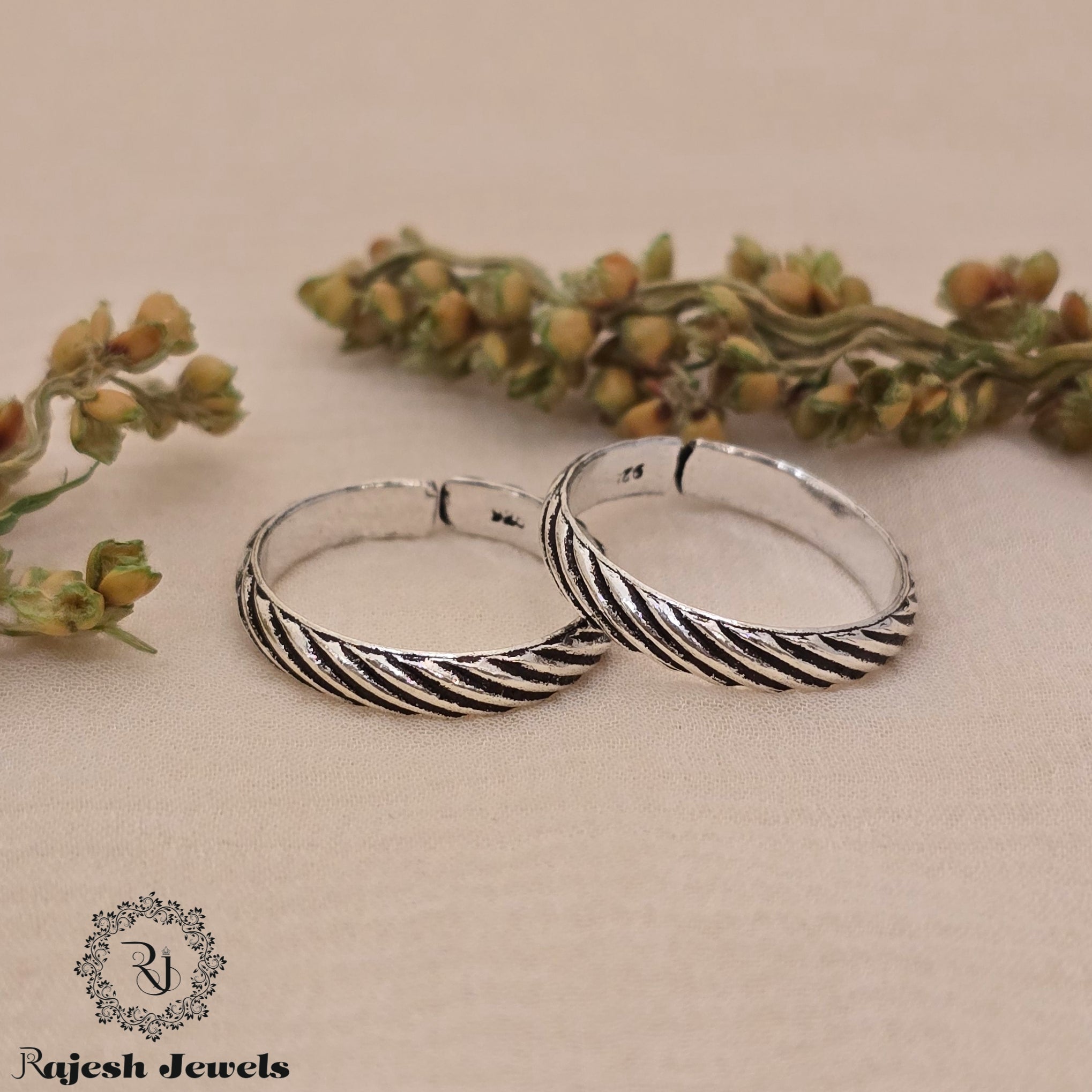 Vintage Band Oxidised Toering