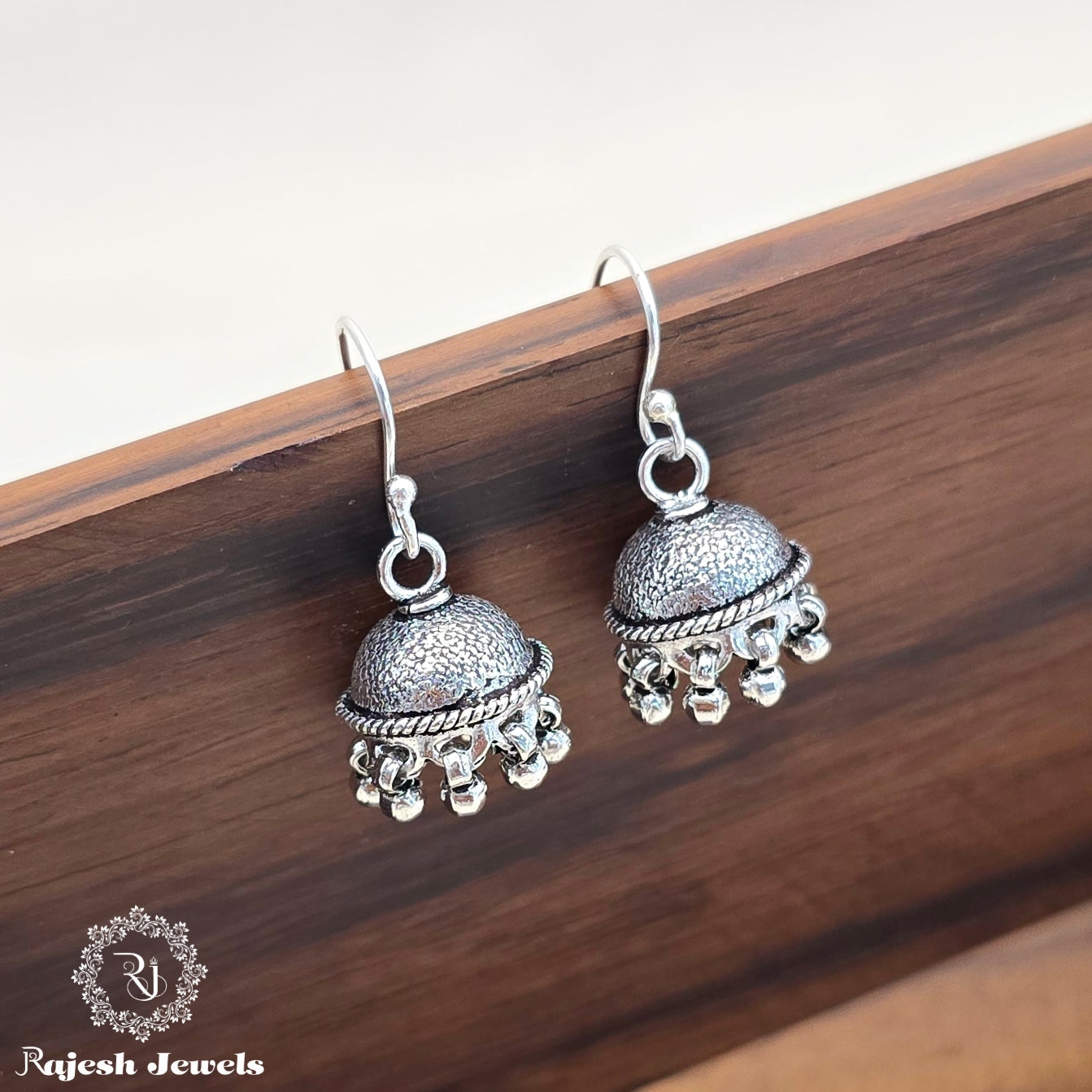 Elegant Dailywear Silver Jumka