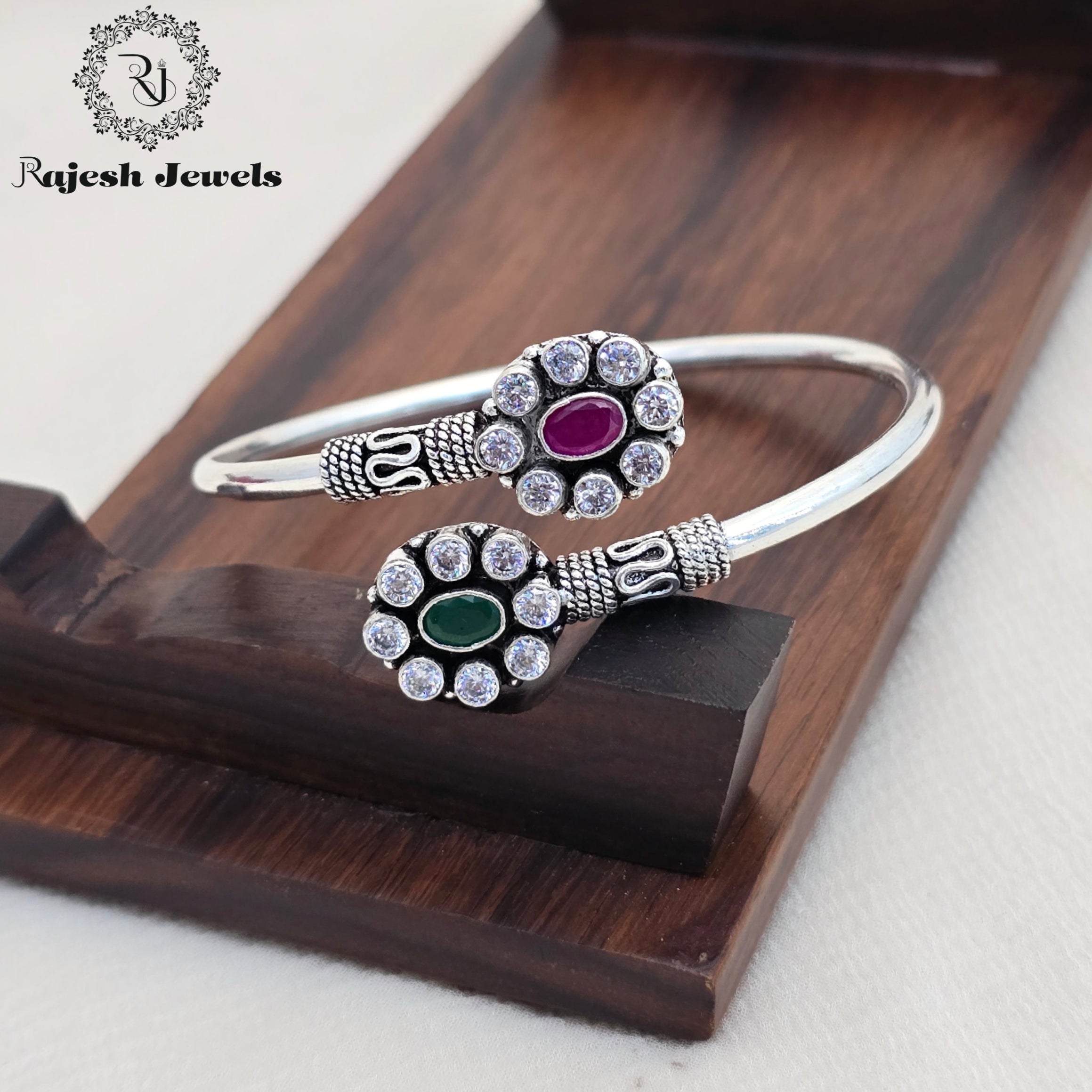 Elegance Silver Oxidised Cutstone Hand Kada
