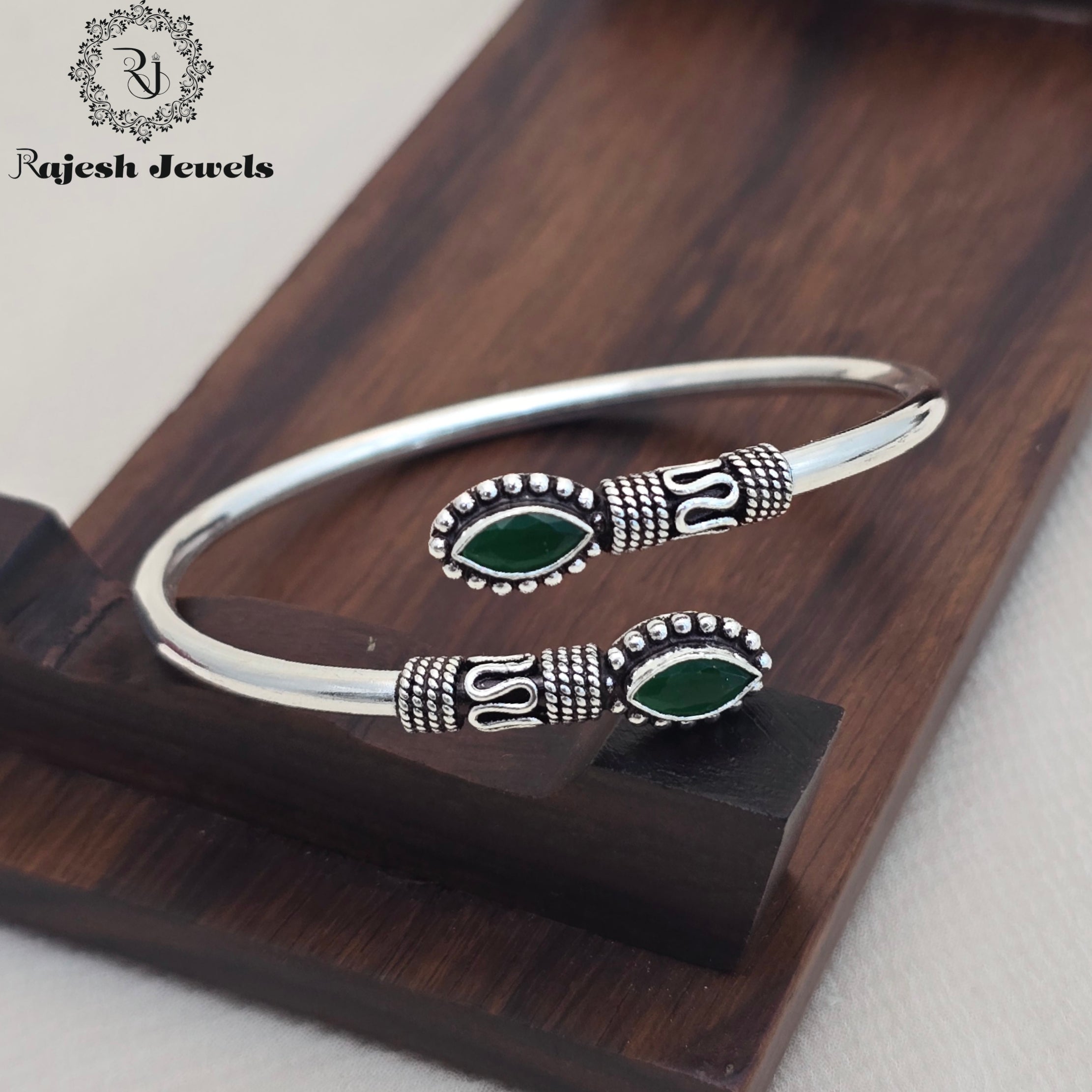Graceful Green Silver Oxidised Cutstone Hand Kada