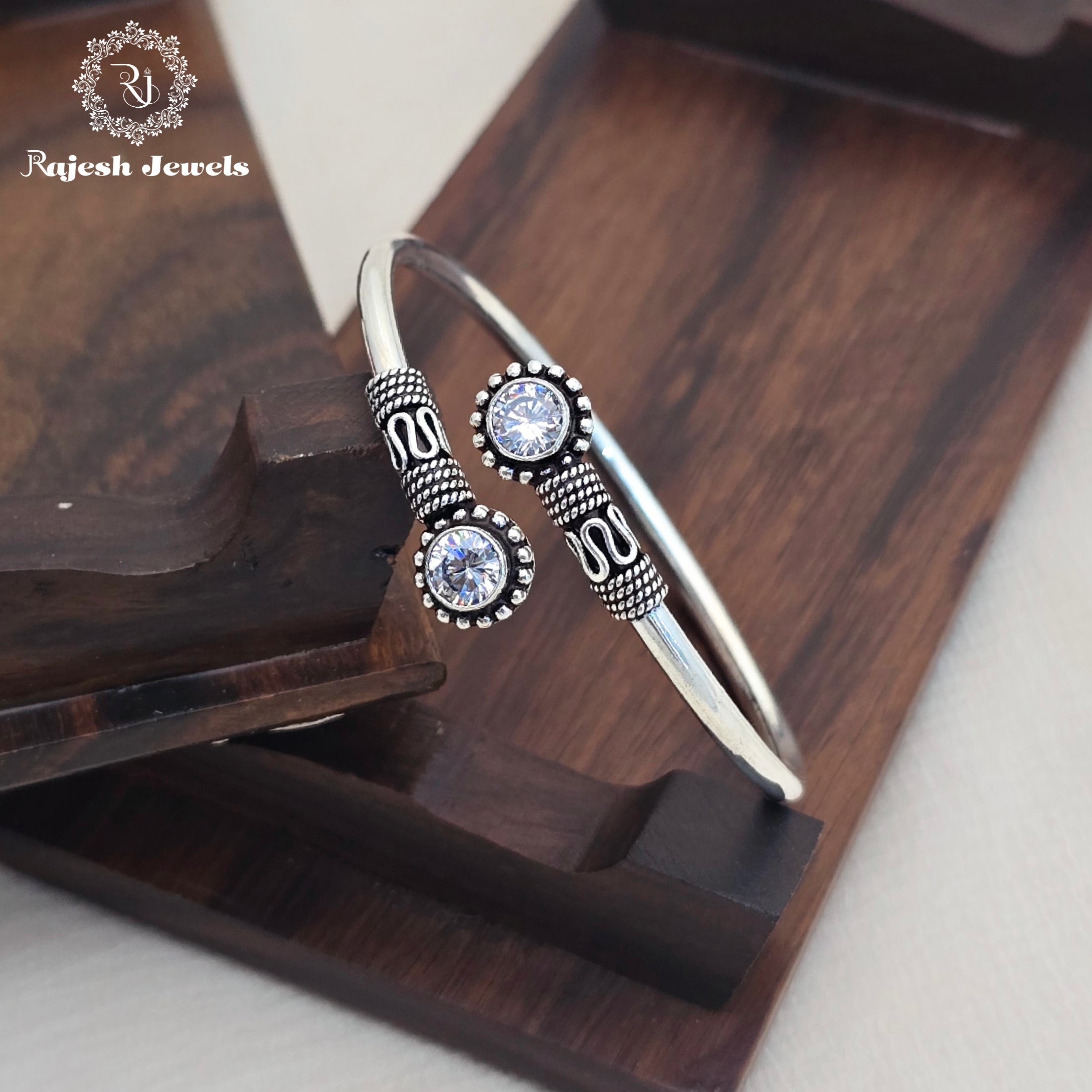 Sparkling Round Silver Hand Kada