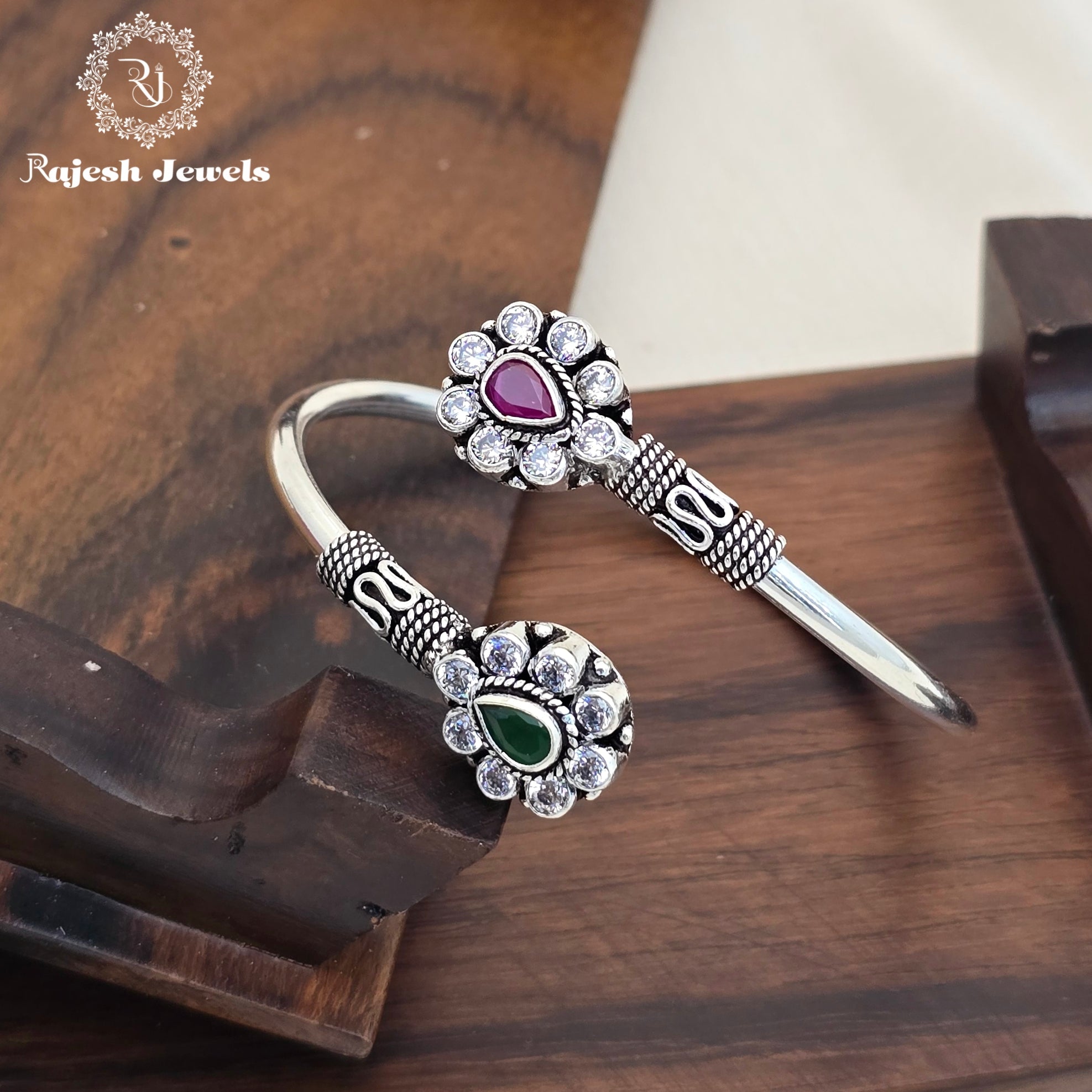 Pleasing Teardrop Silver Ladies Hand Kada