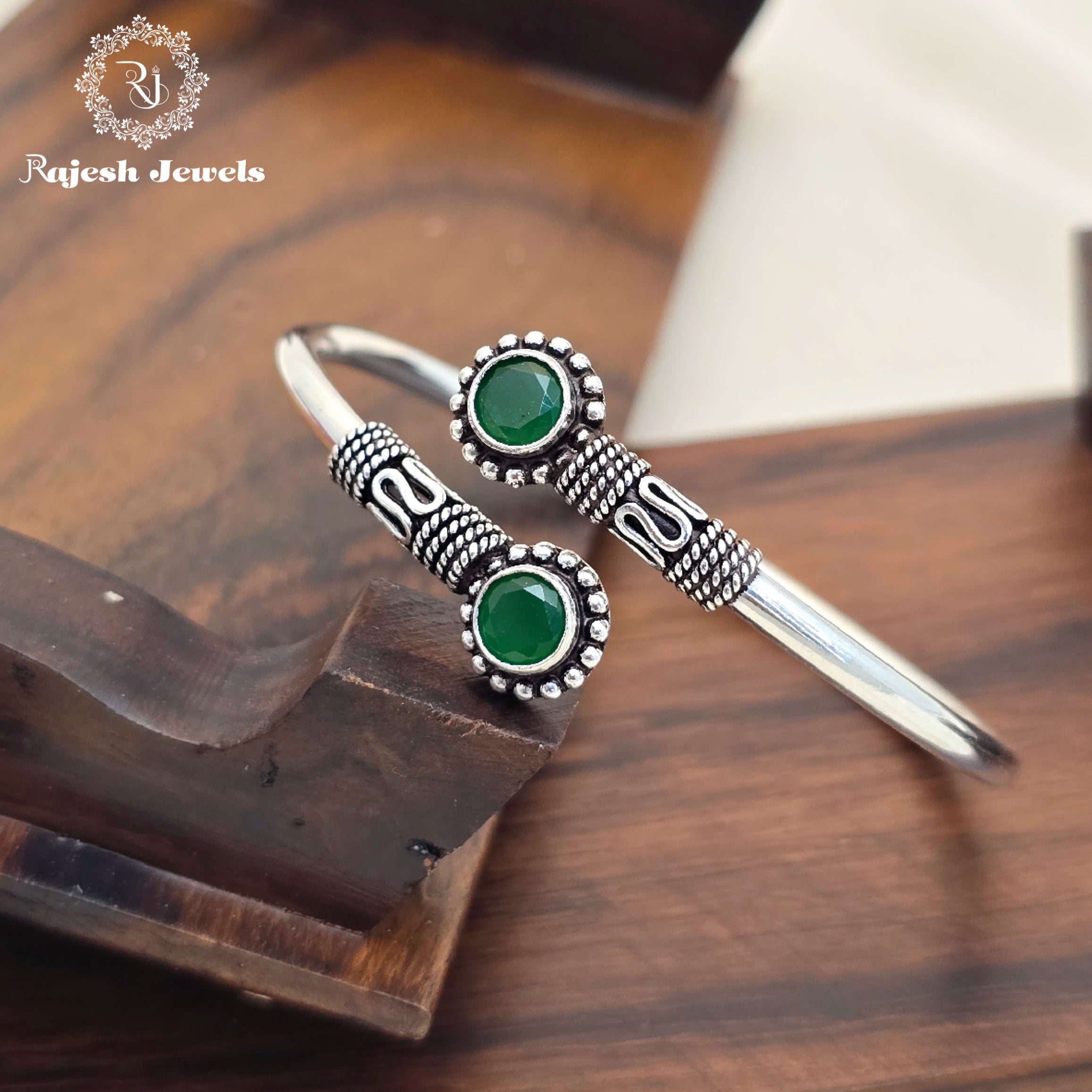 Fabulous Green Round Silver Cutstone Hand Kada