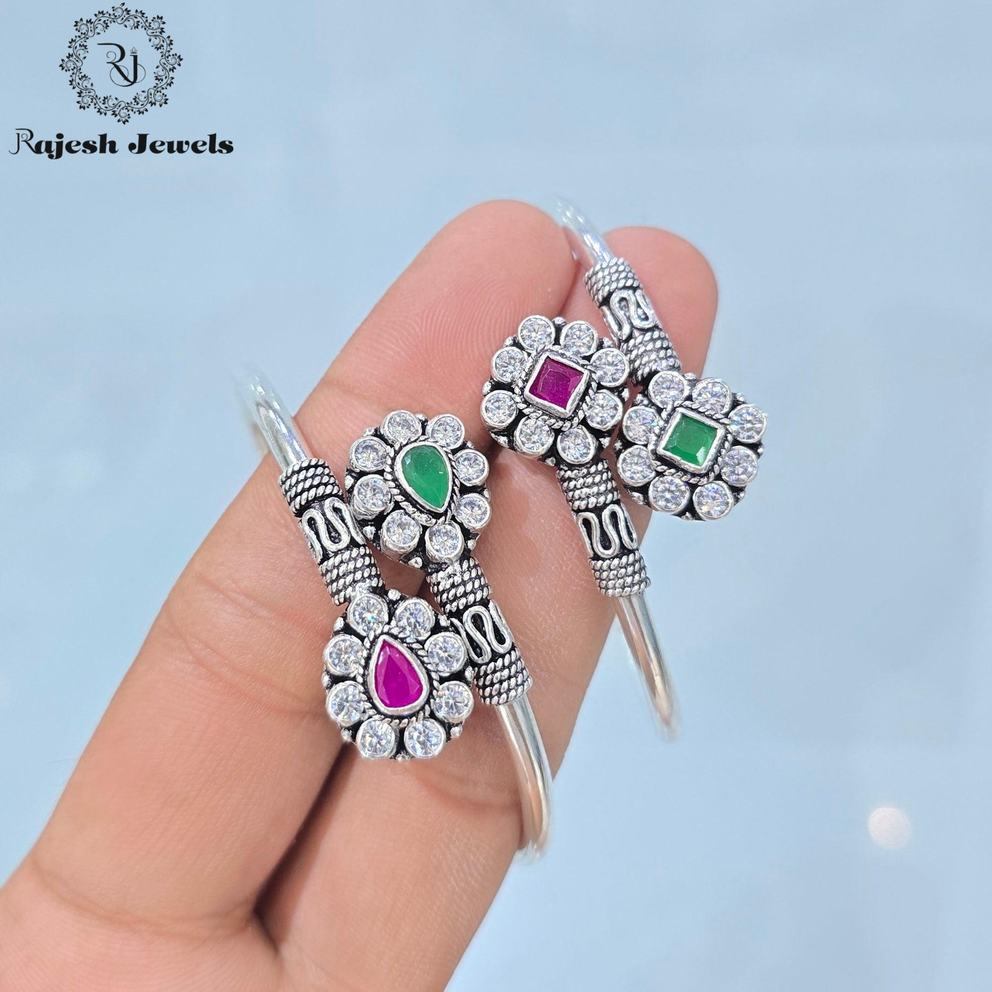 Mesmerizing Cutstone Hand Kada