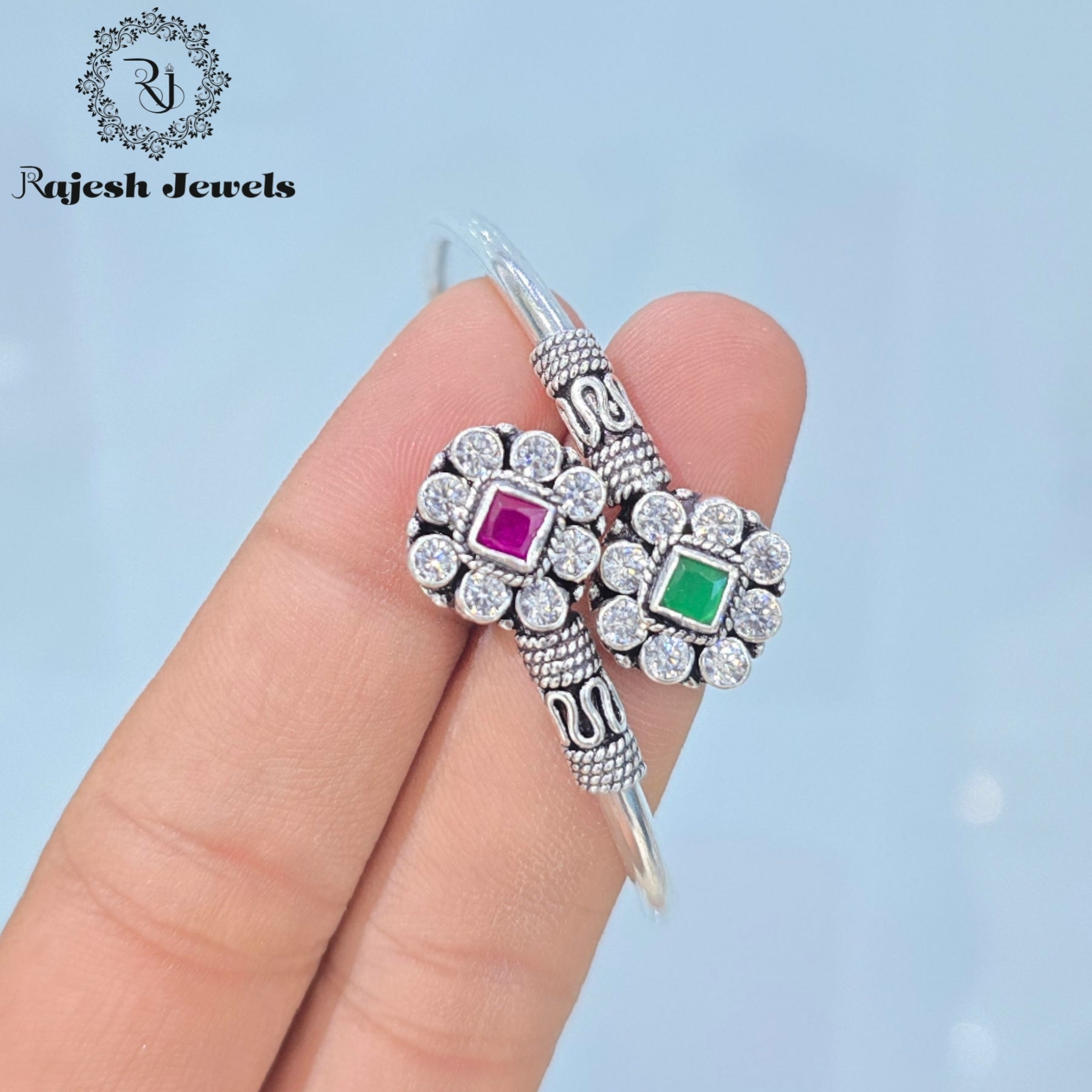 Mesmerizing Cutstone Hand Kada