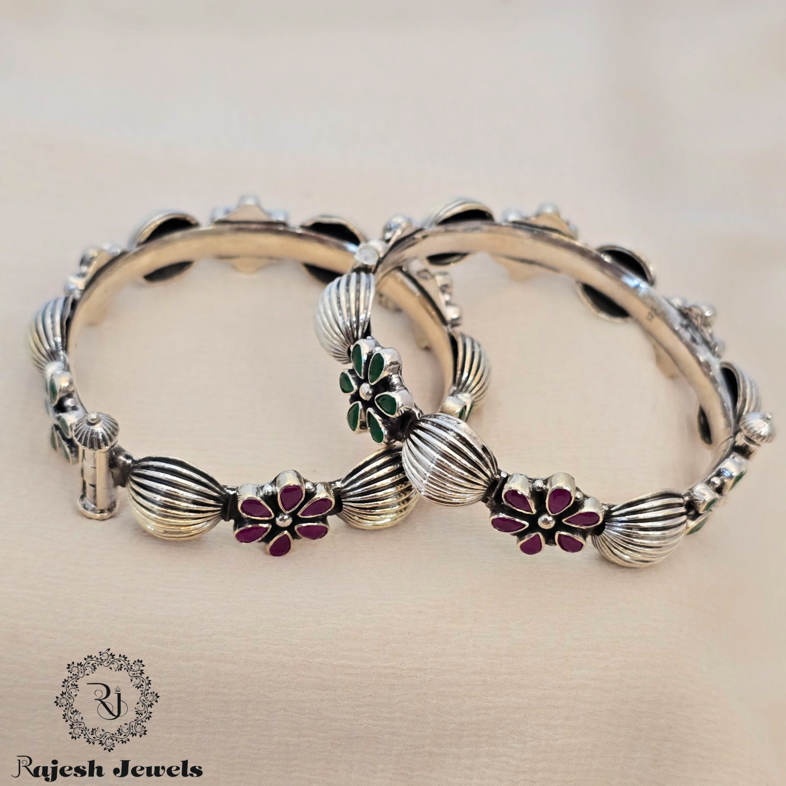 Exquisite Cutstone Openable Screw Bangle (Pair)