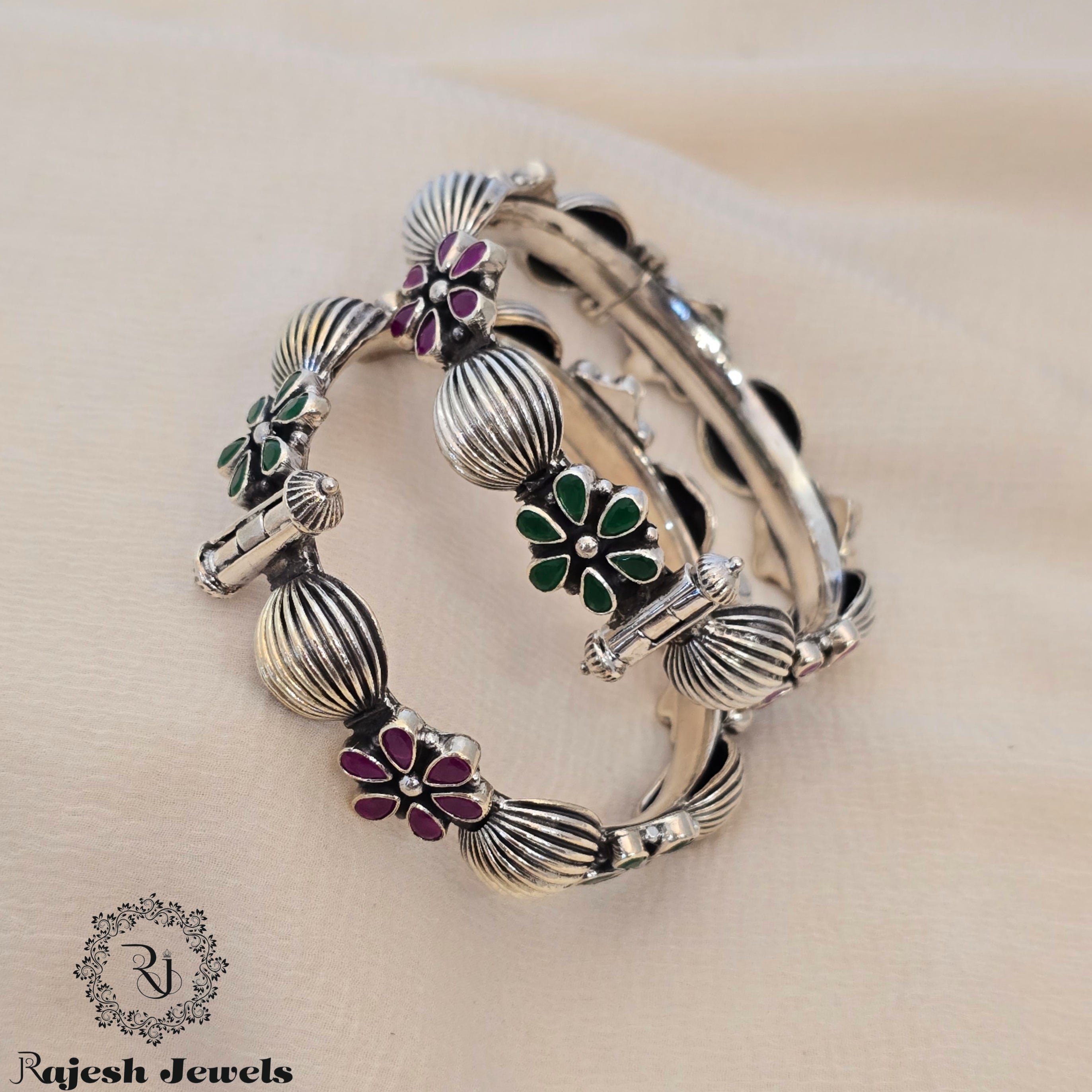 Exquisite Cutstone Openable Screw Bangle (Pair)