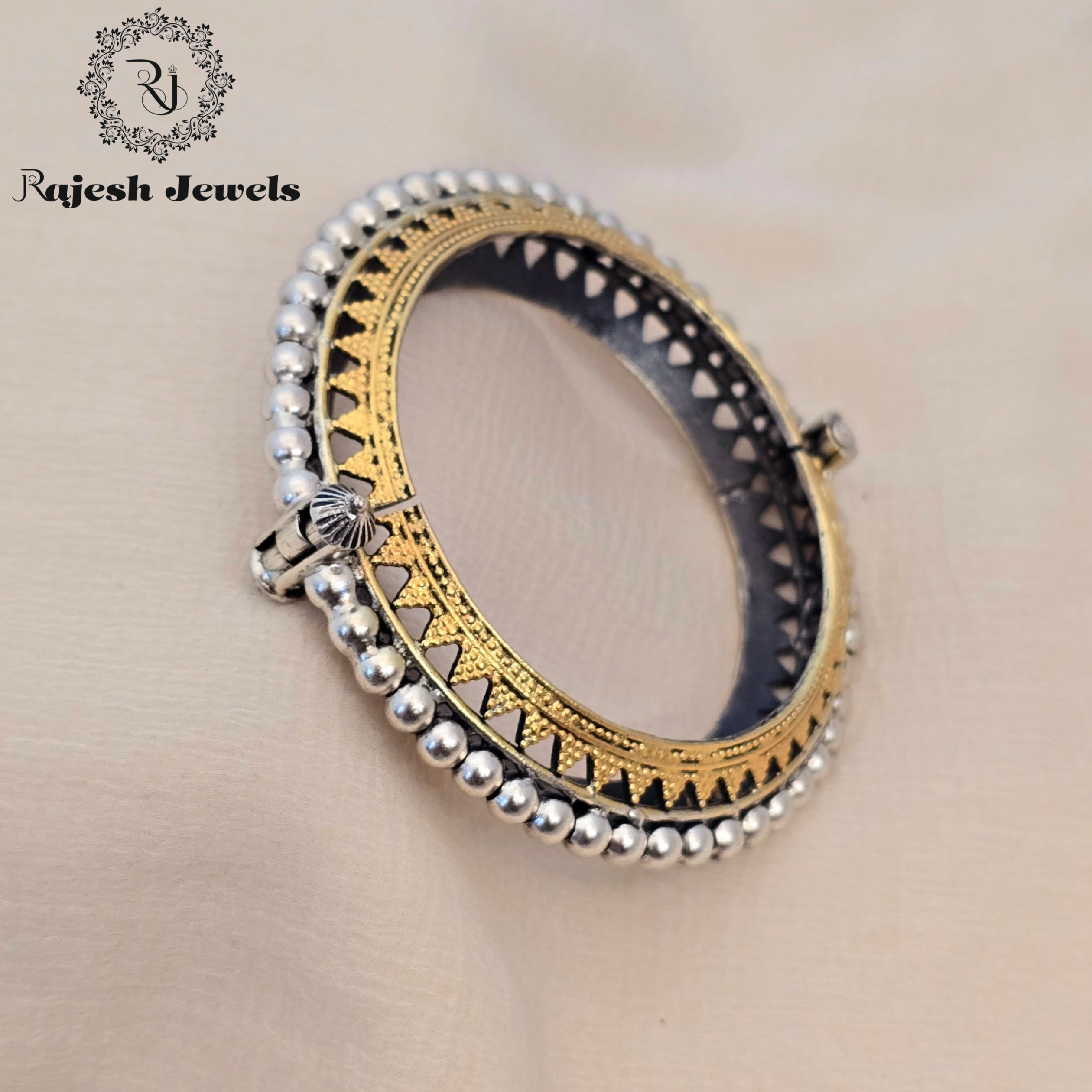 Spectacular Dual Tone Hand Kada