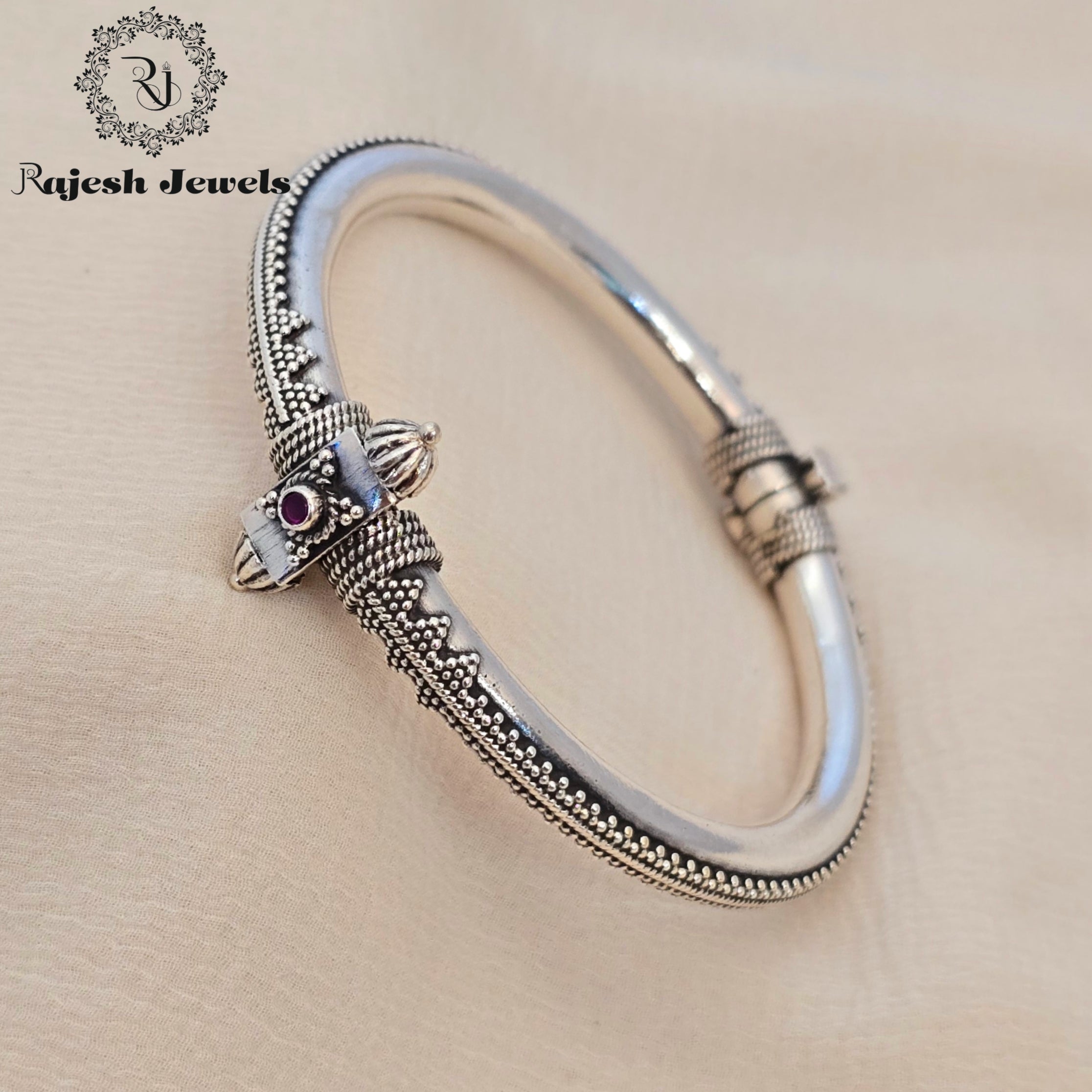 Attractive Silver Oxidised Single Hand kada
