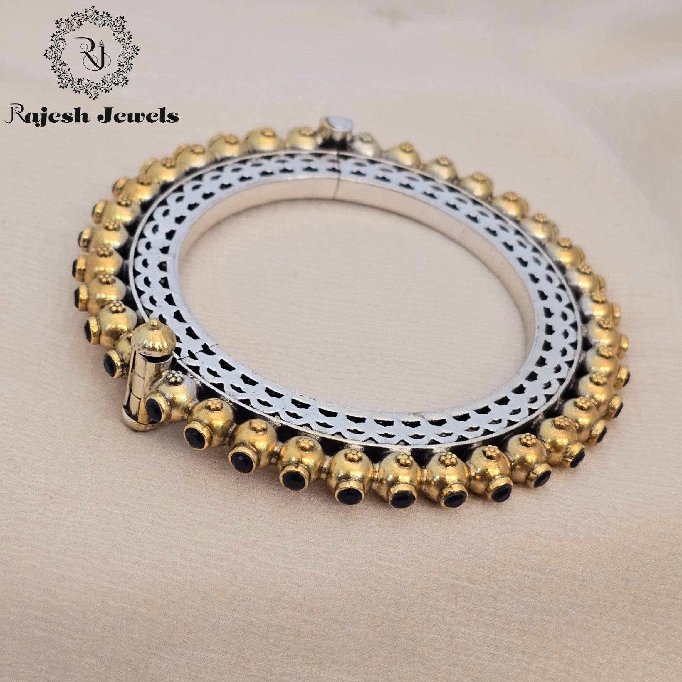 Luxurious Dual Toen Openable Hand Kada
