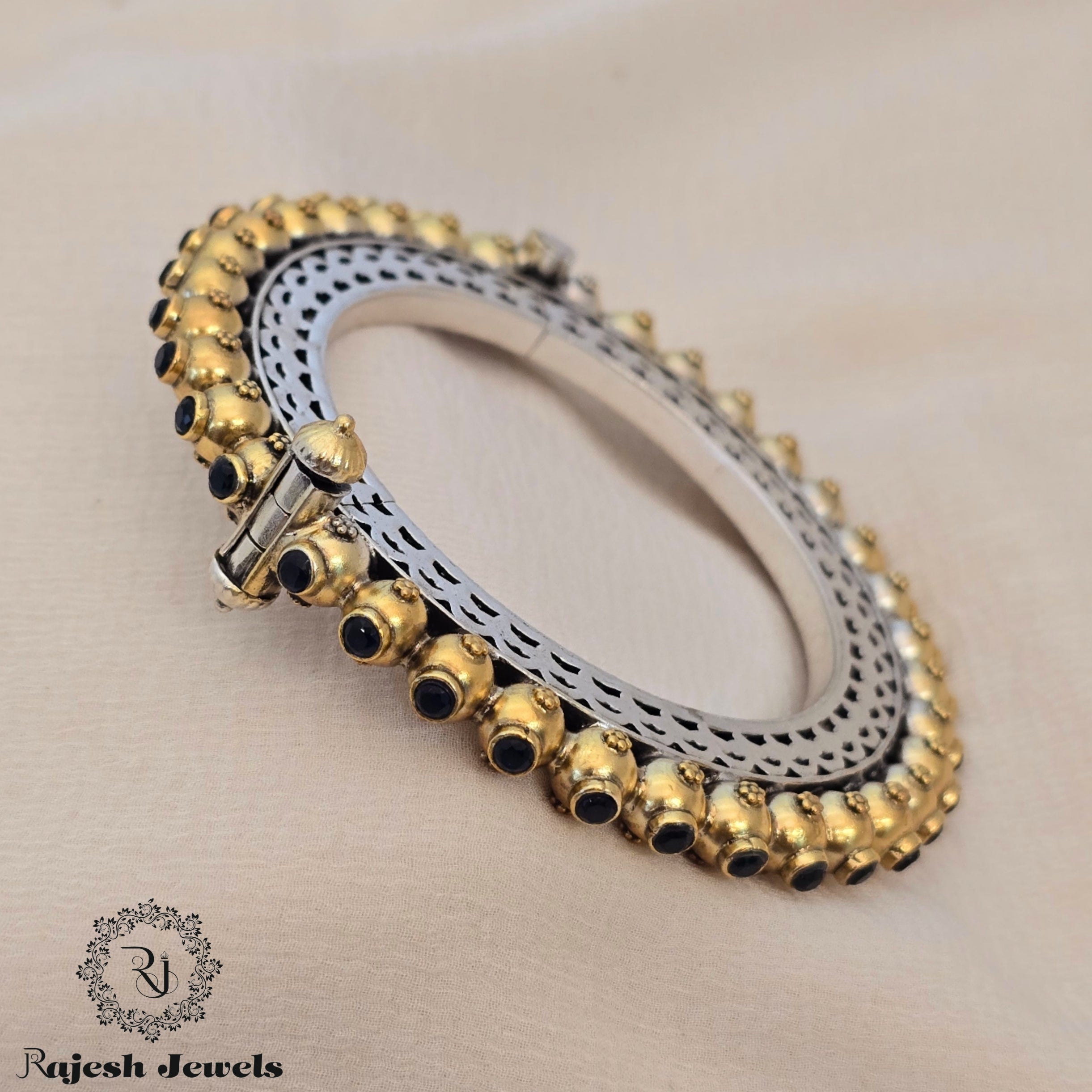 Luxurious Dual Toen Openable Hand Kada