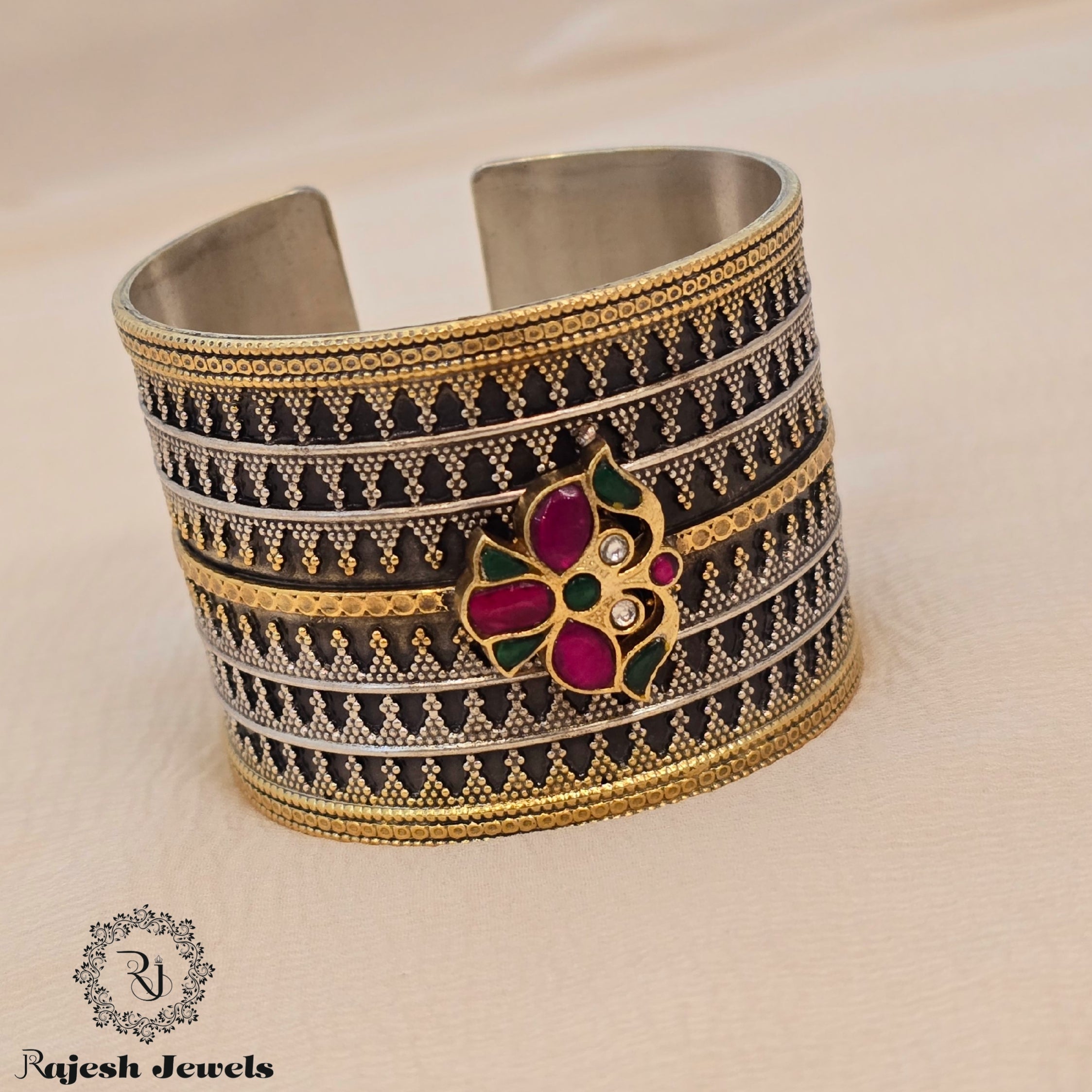 Fantastic Kundan Dual Tone Hand Cuff Kada