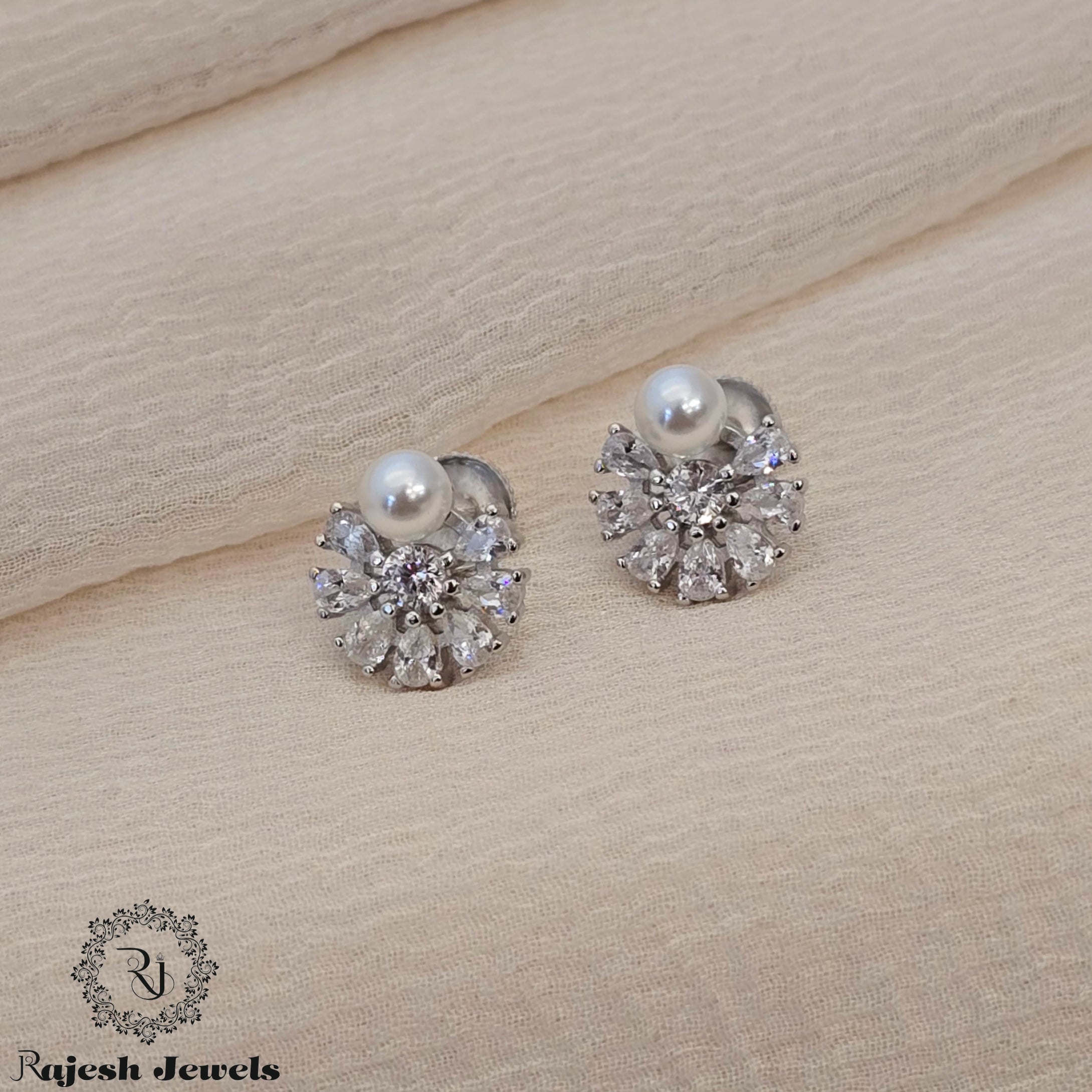 Prettiest Silver South Screw Stud Earrings