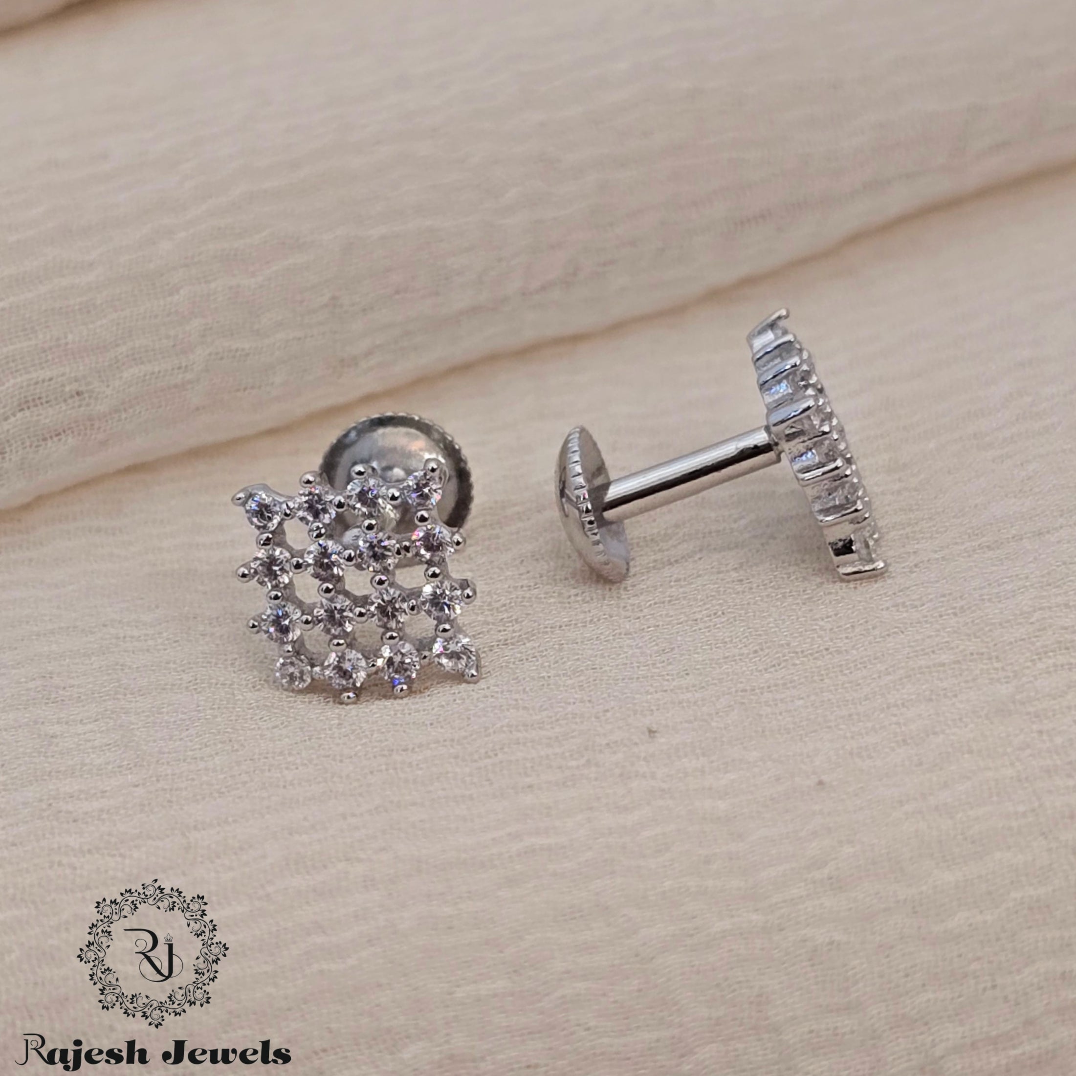 Splendid Cz Silver Stud Earrings