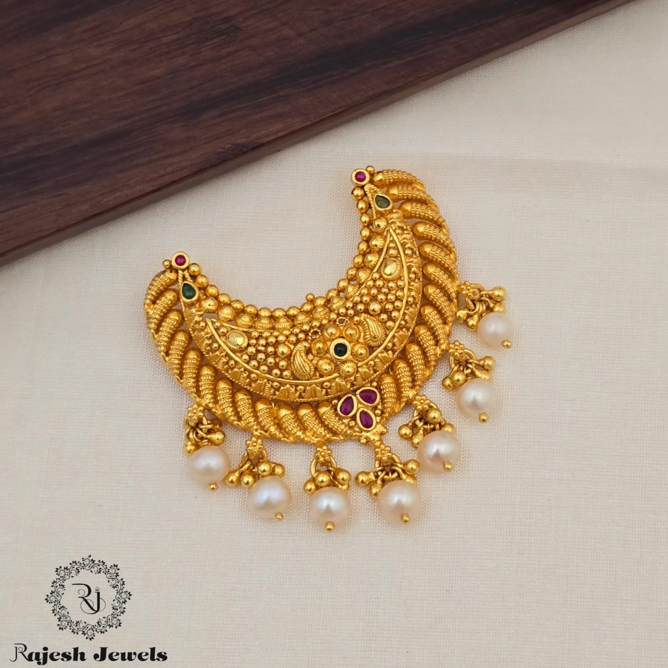 Artistic Croogi Pearl Drop Pendant