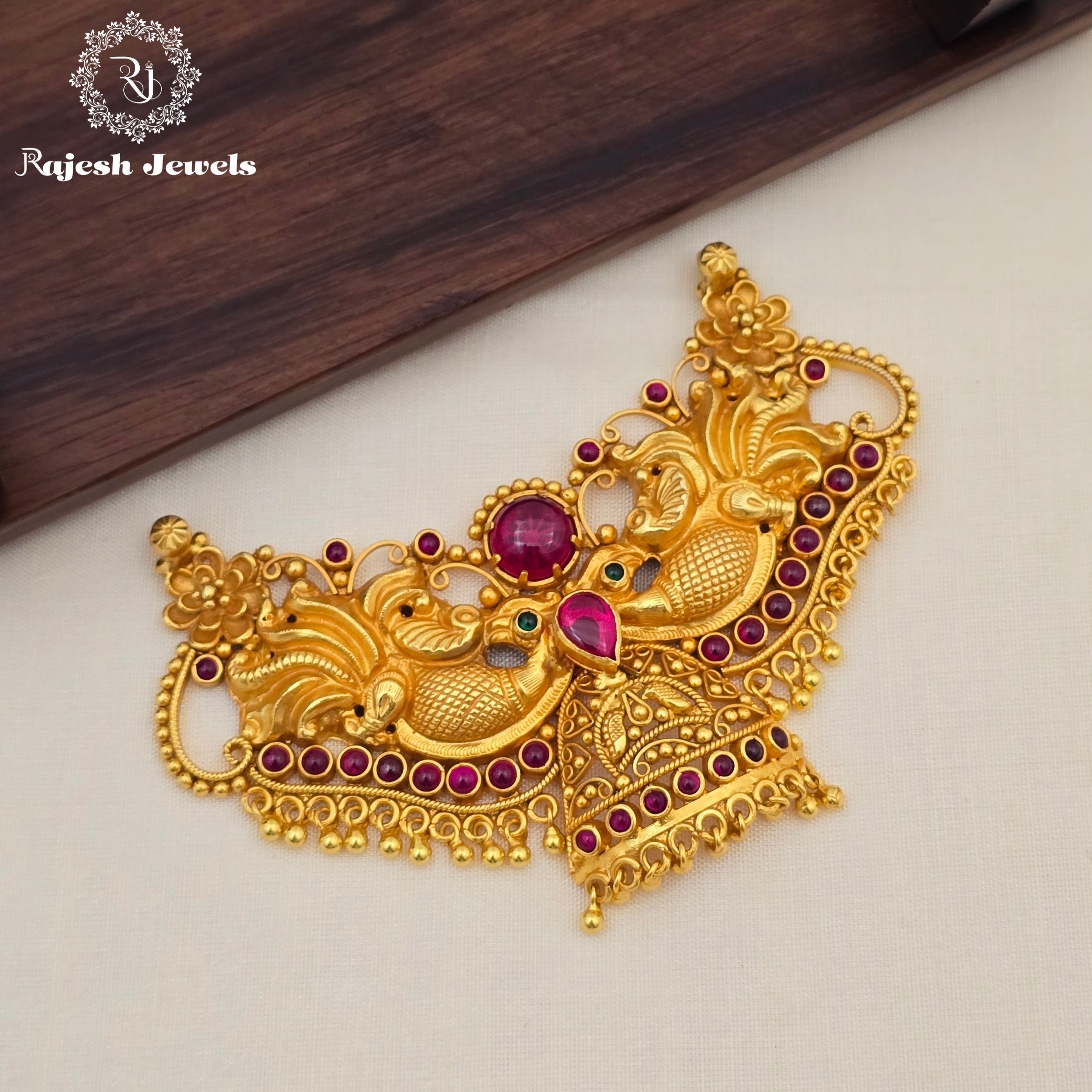 Stunning Kemp Gold Plated Nakshi Pendant