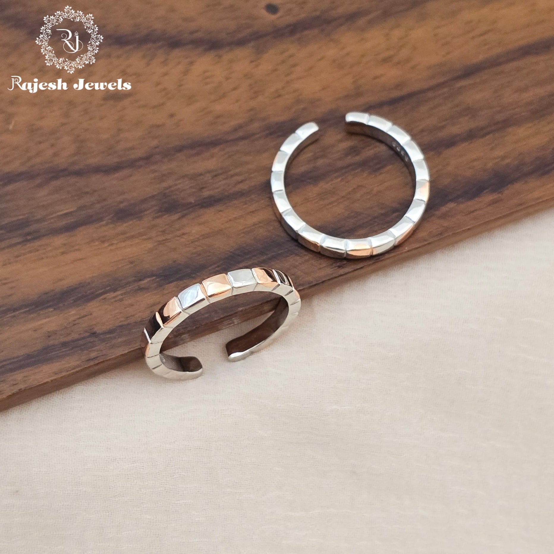 Classy Boxed Dual Tone Adjustable Toering