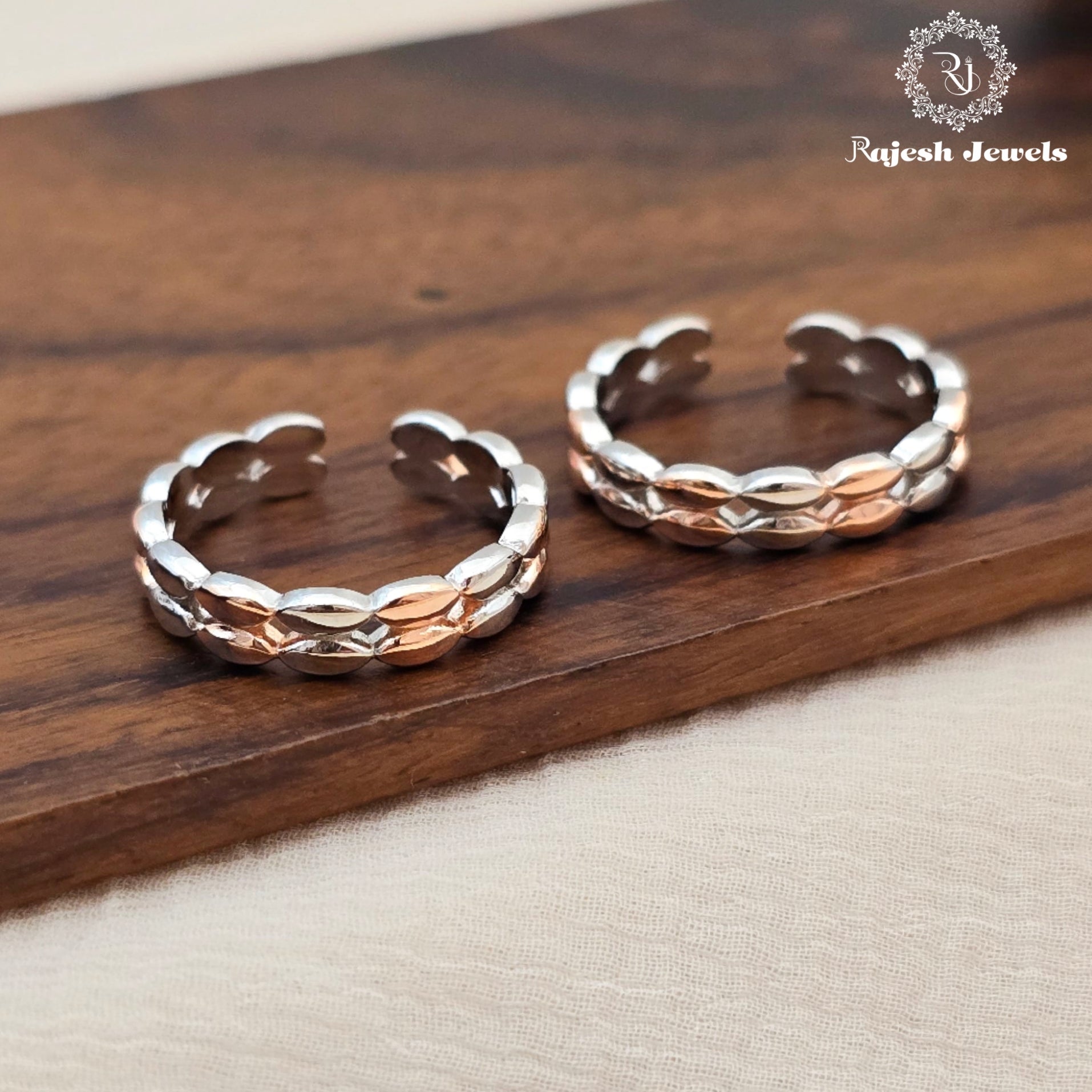 Alluring Dual Tone Toering