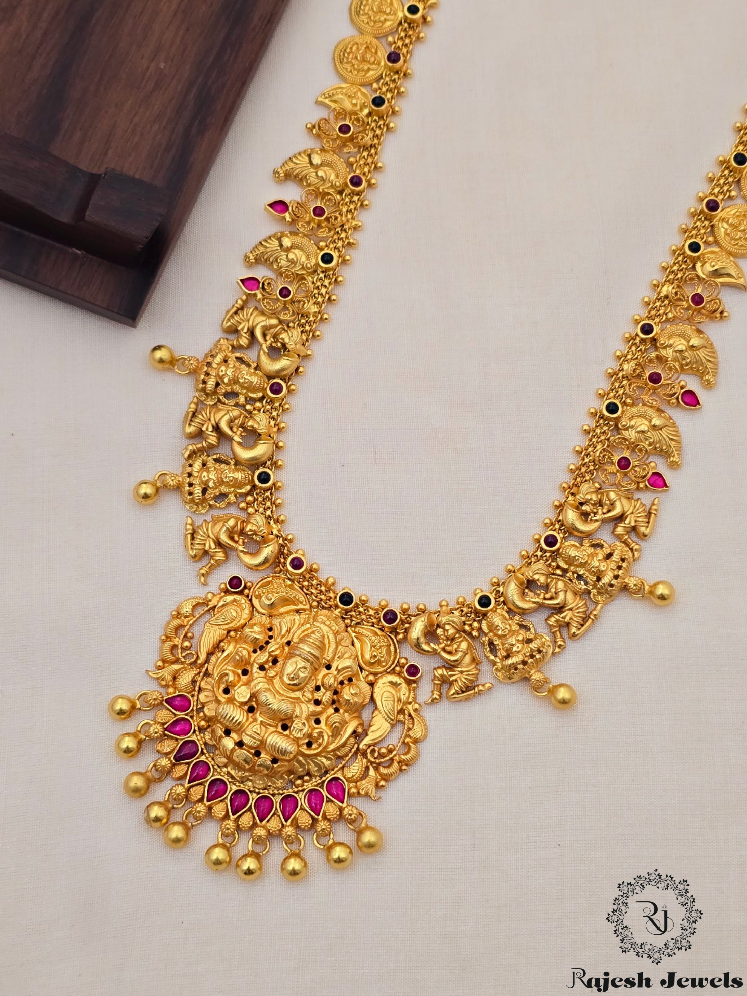 Mesmerizing Nakshi Lakshmi Long Haram