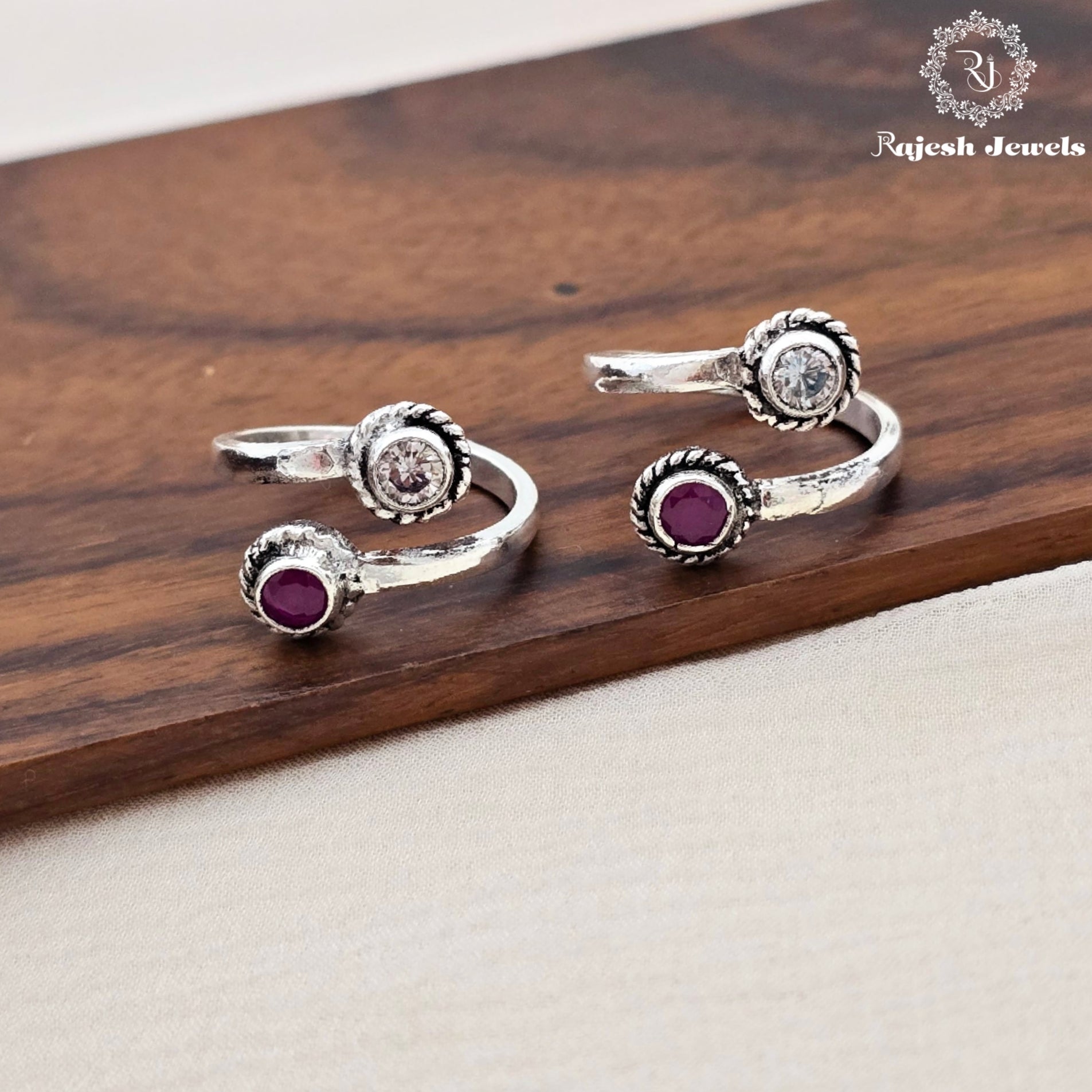 Red & White Top Adjustable Toering