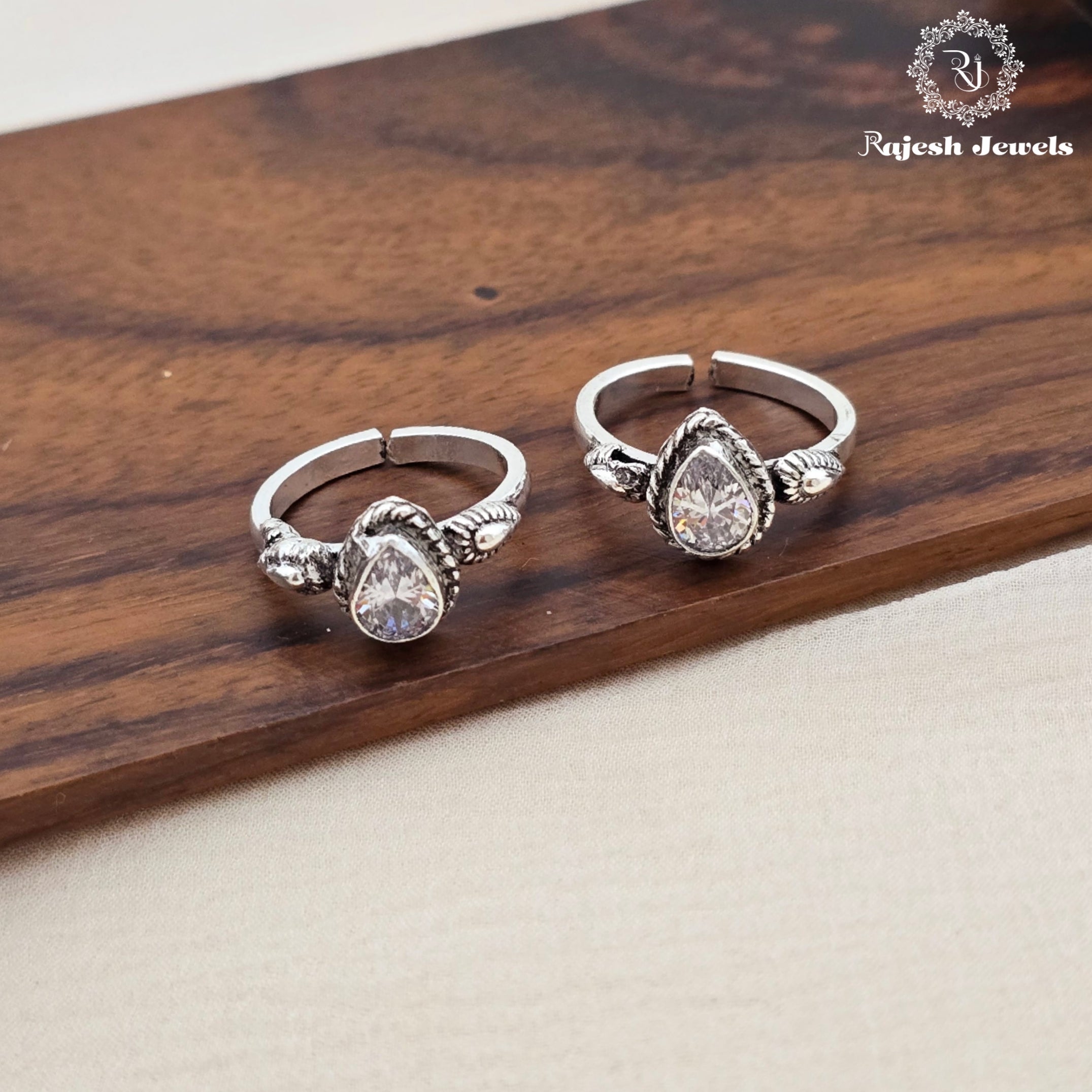 Shinning Cutstone Teardrop Shape Toering