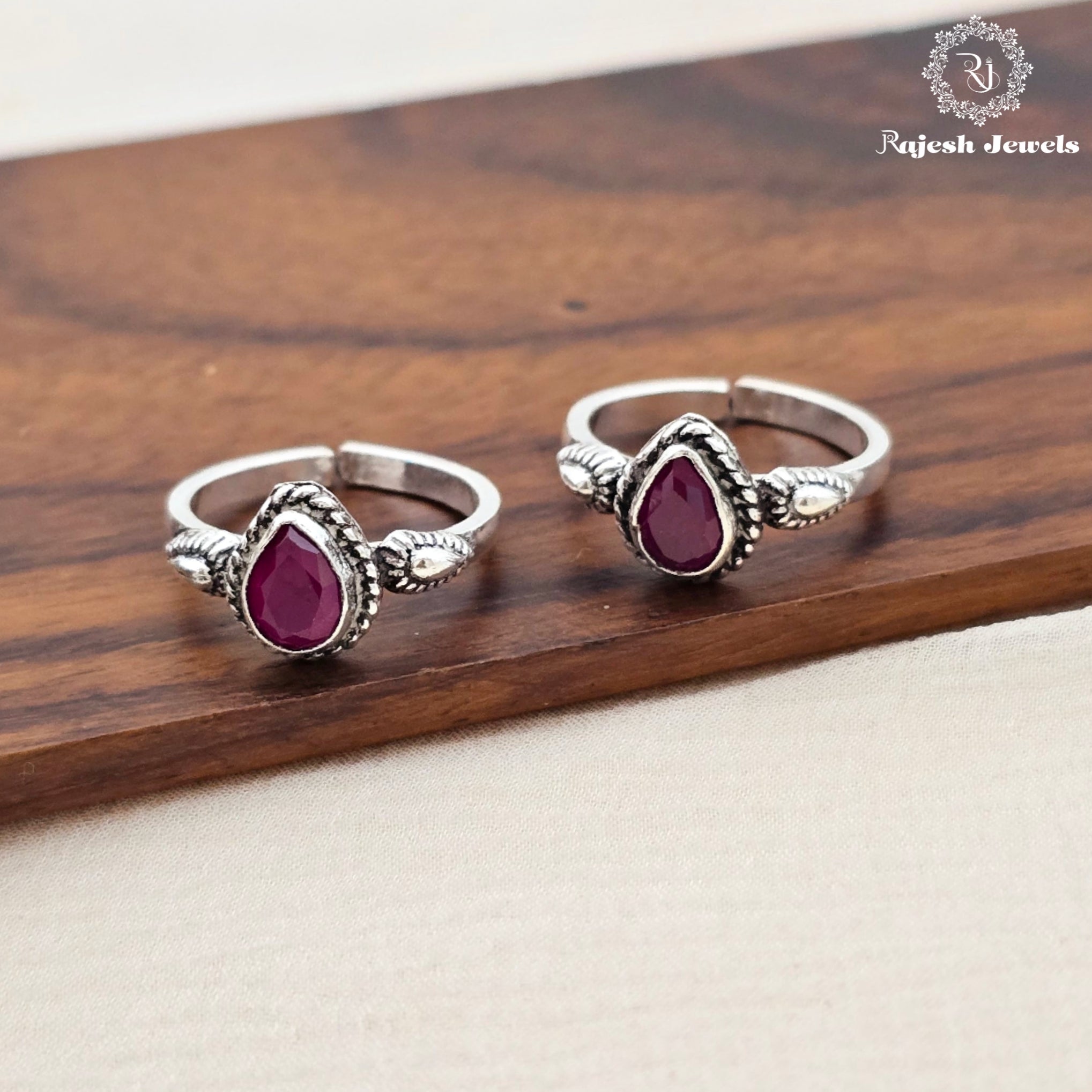 Teardrop Radiant Cutstone Toerings