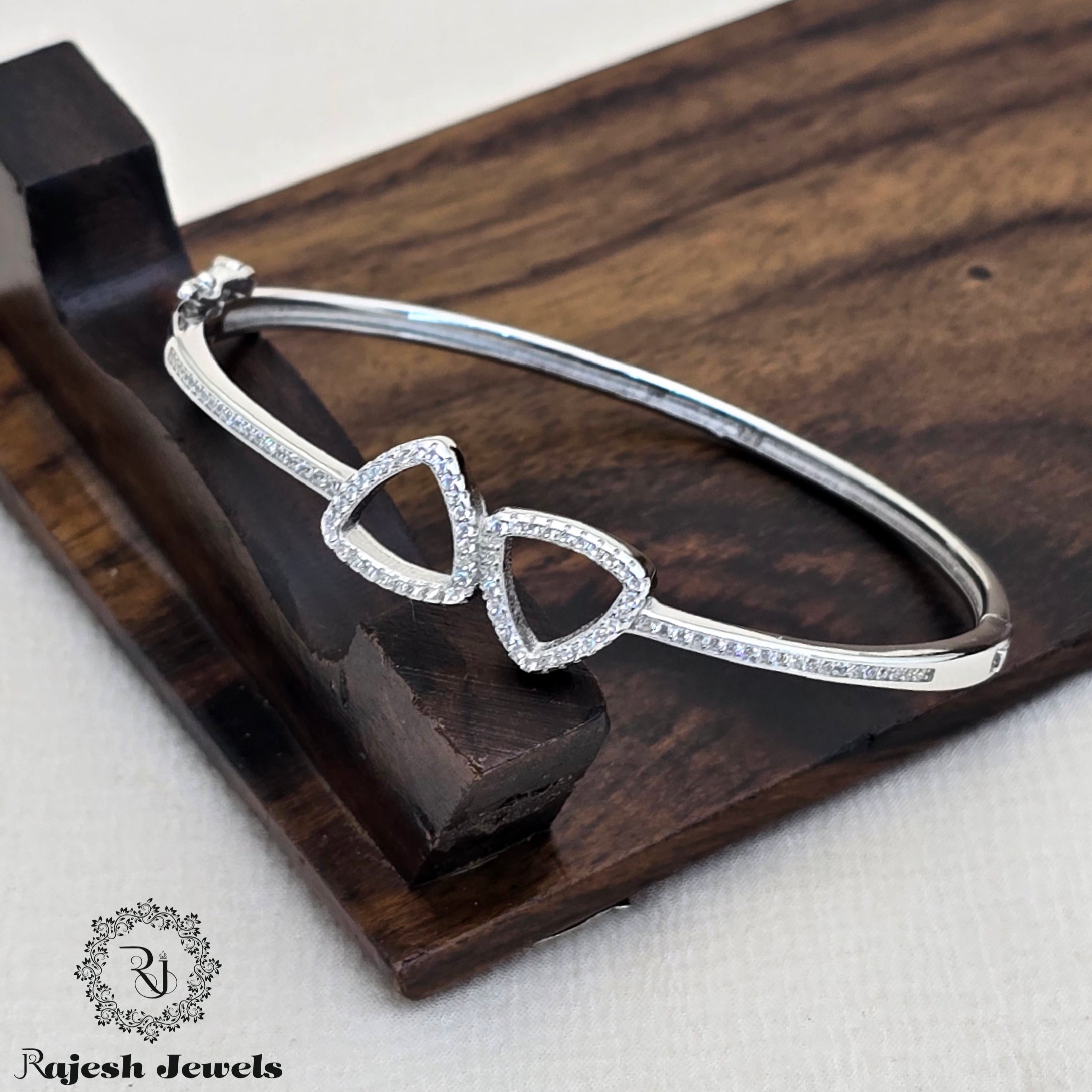 Dazzling Triangular Shaped Cz Kada