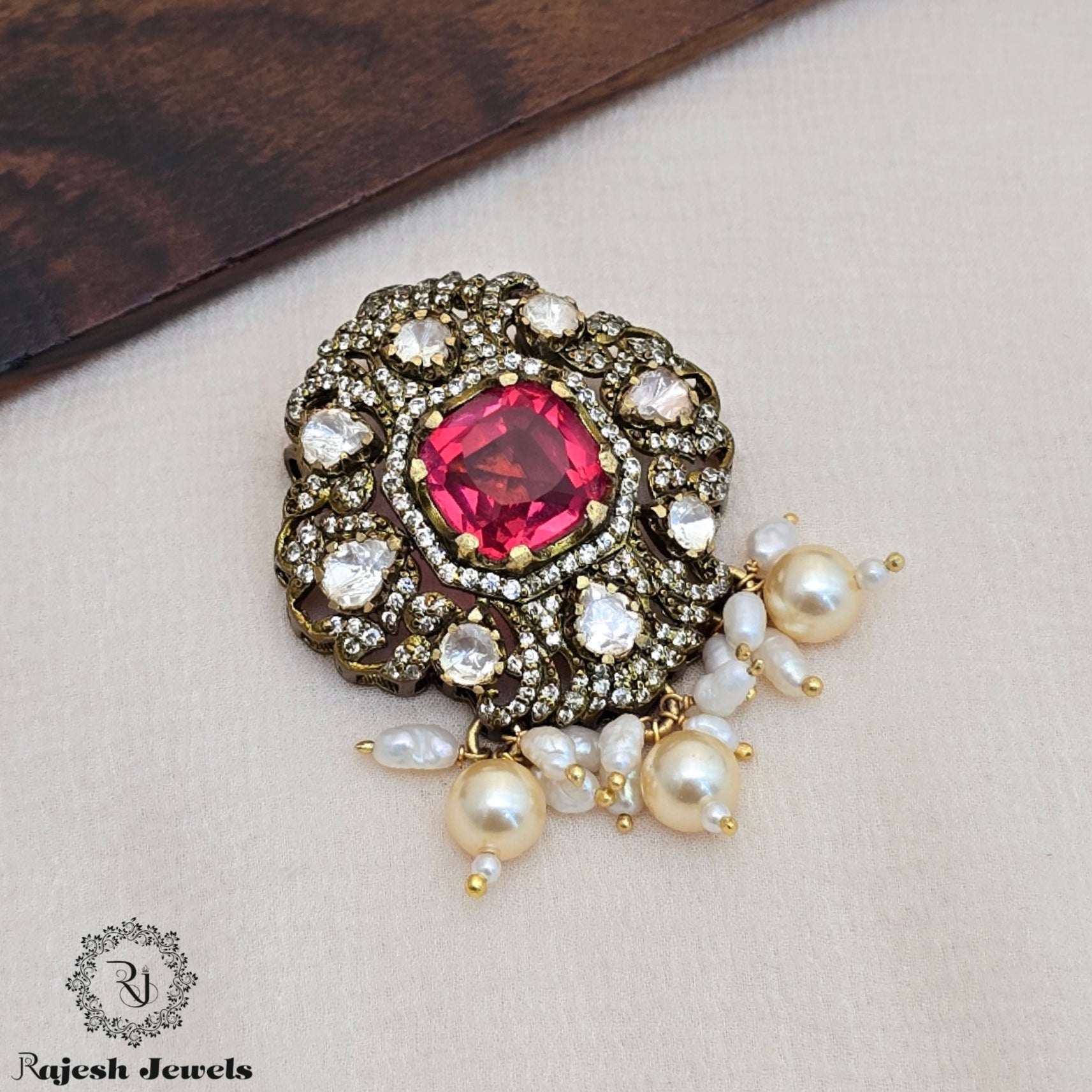 Graceful Moissoanite Pendant