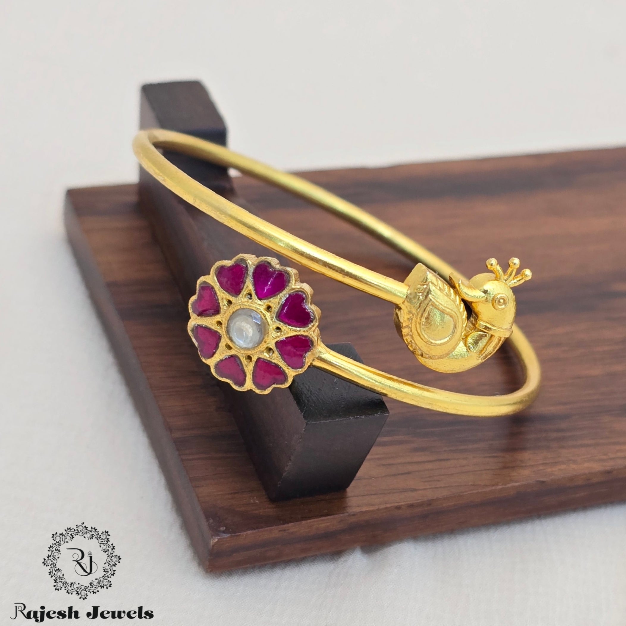Wonderfull Peacock Kundan Hand kada