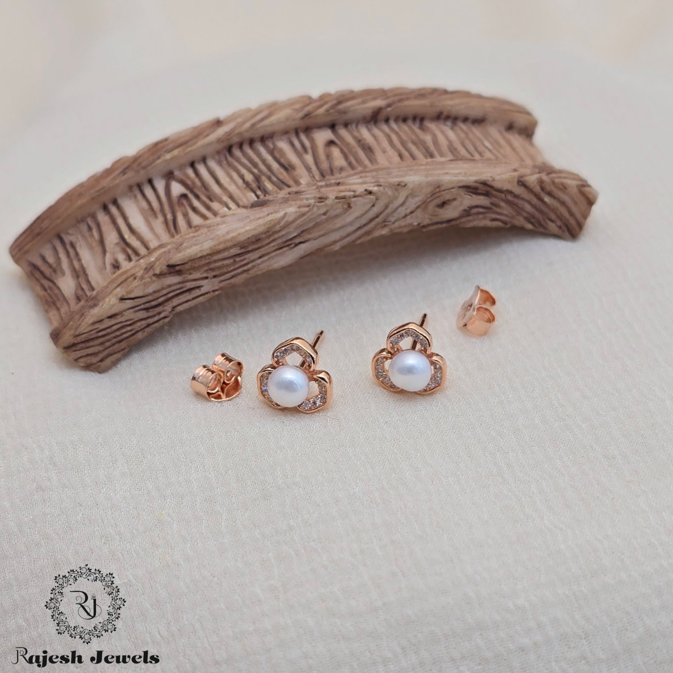 Elegant Minimalistic Rosegold Studs