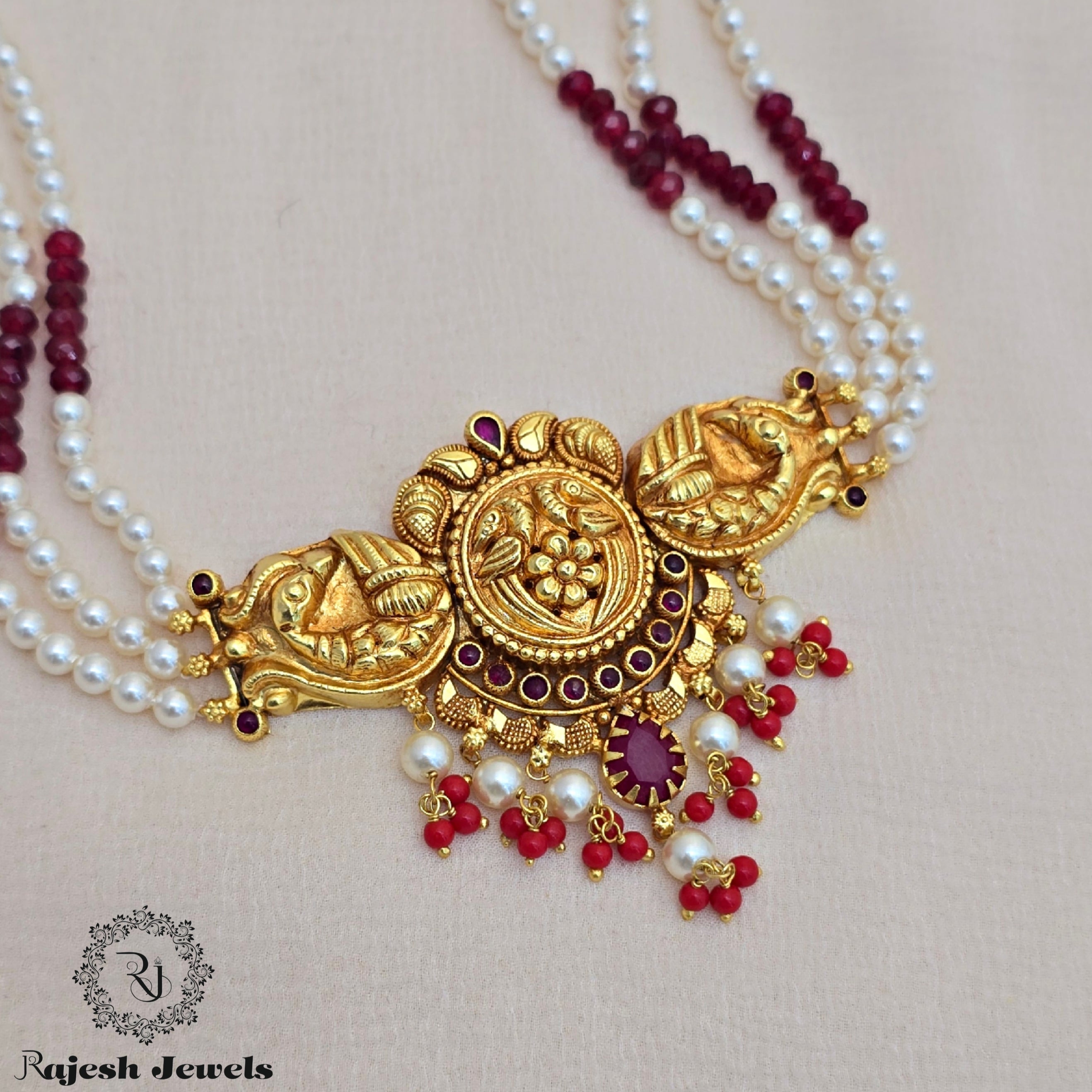 Exceptional Traditional Choker Neckpiece