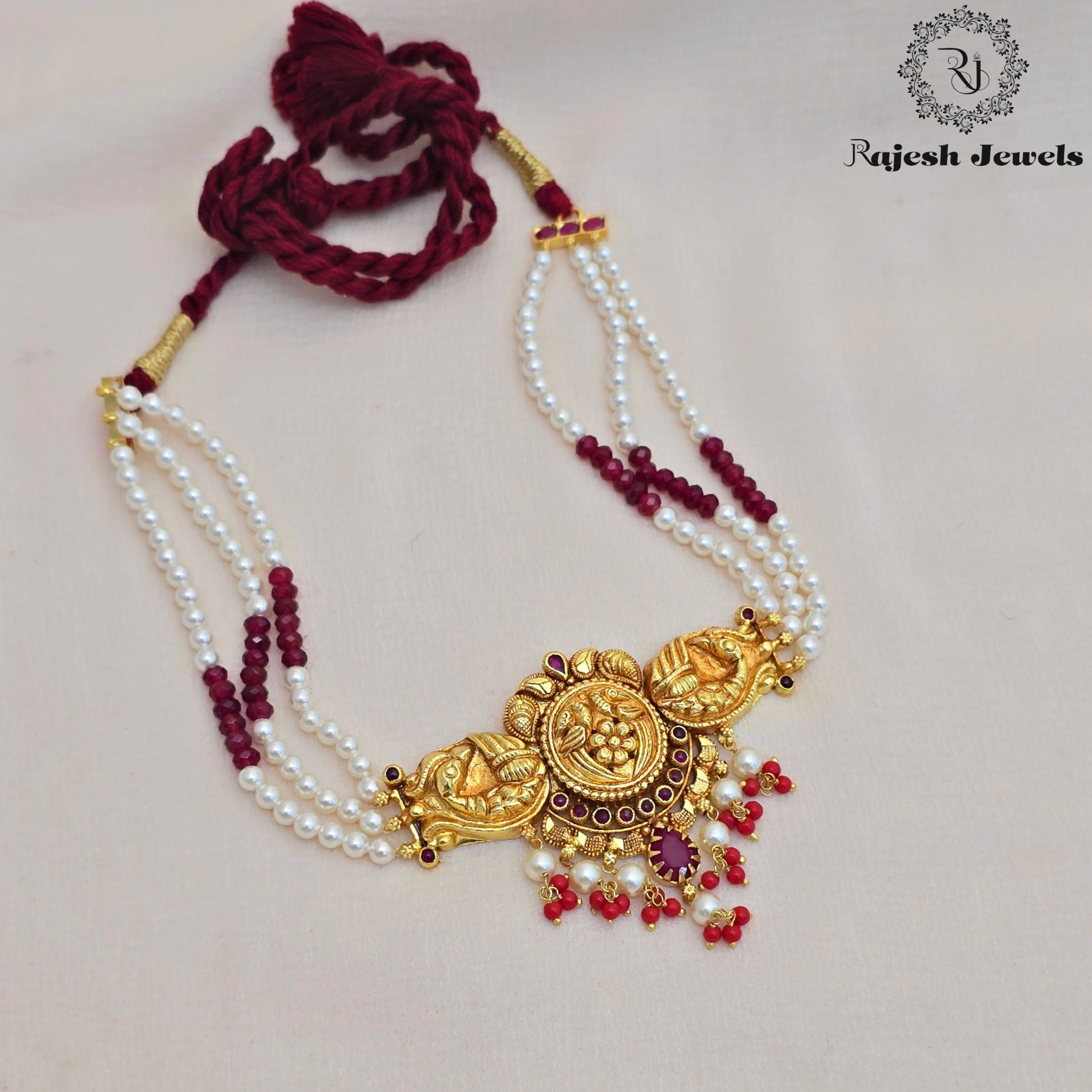 Exceptional Traditional Choker Neckpiece