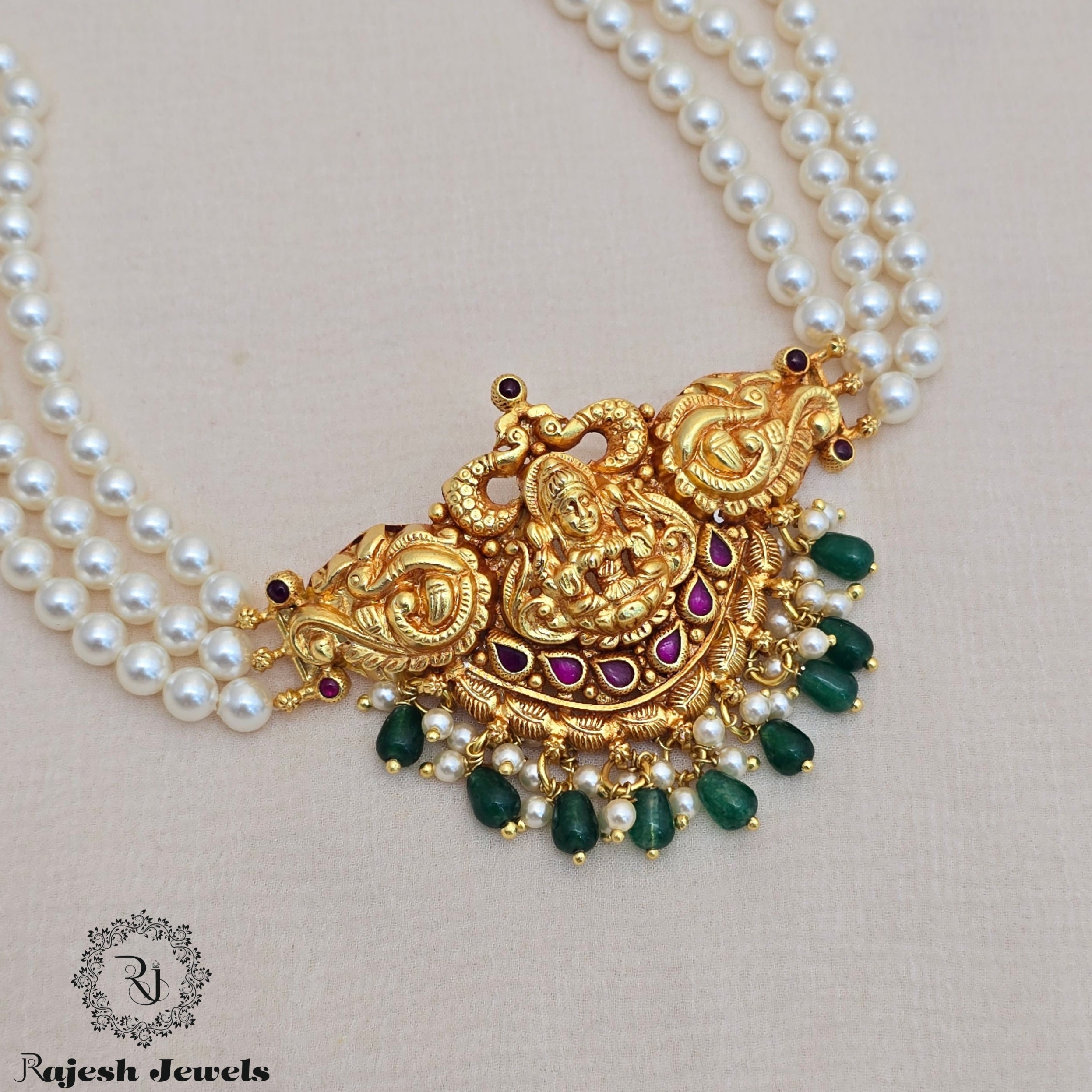 Enchanting Pearl Choker Neckpiece