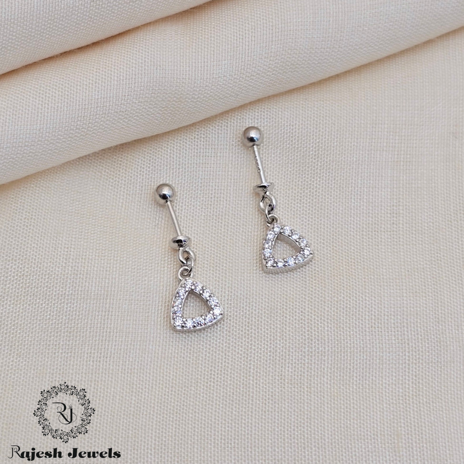 Alluring Cz Silver Bugadi Earrings