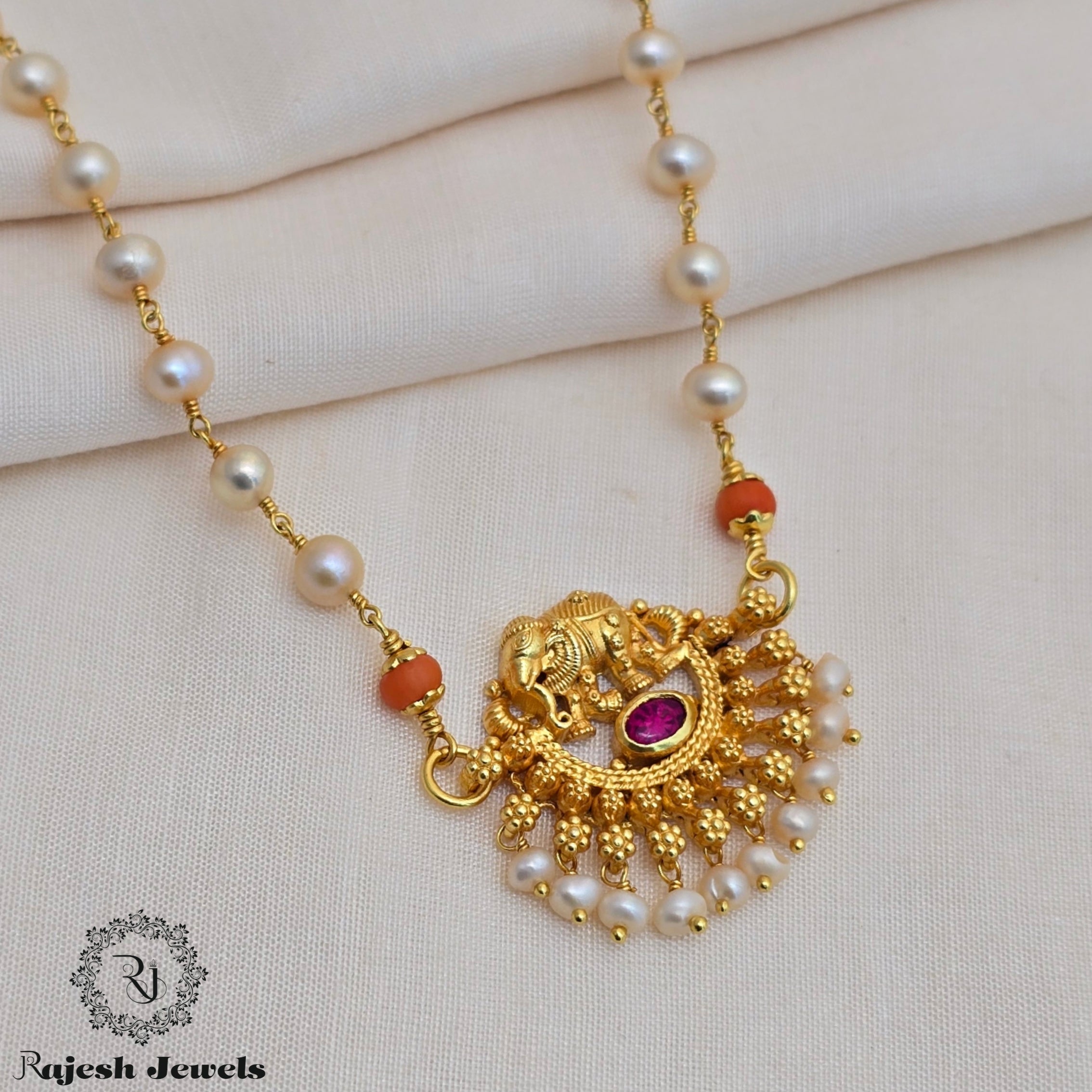 Wonderful Elephant Short Neckpiece
