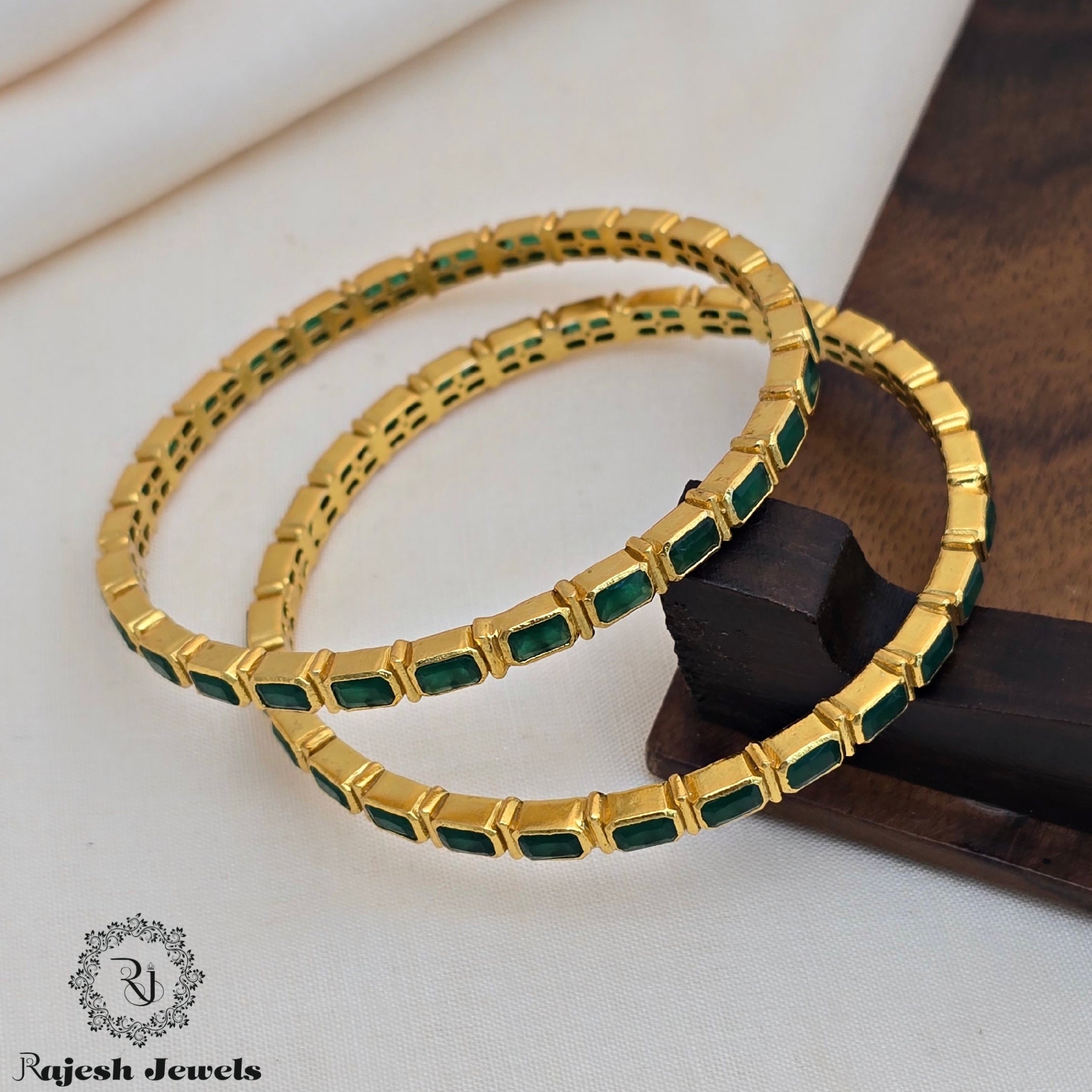 Gorgeous Gold Polished Bangle